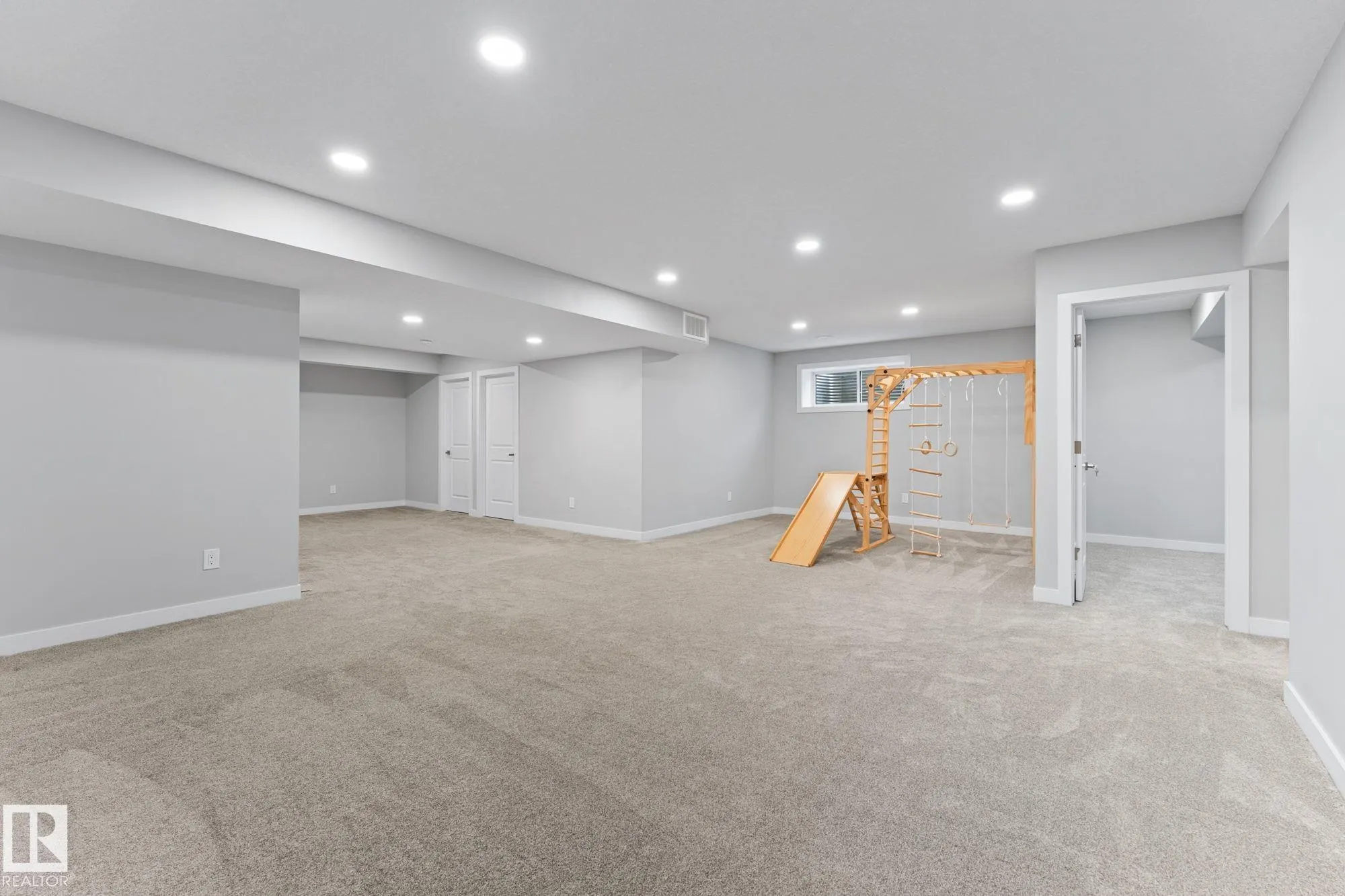 5738 CAUTLEY Crescent