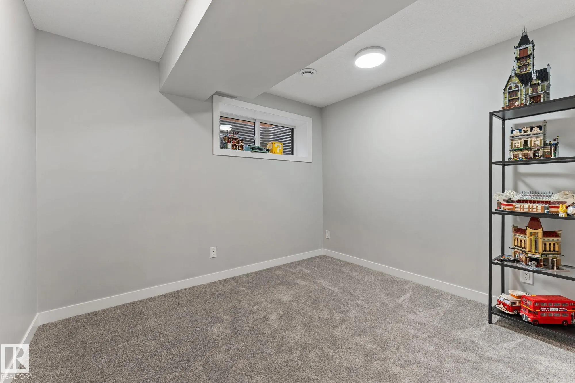 5738 CAUTLEY Crescent