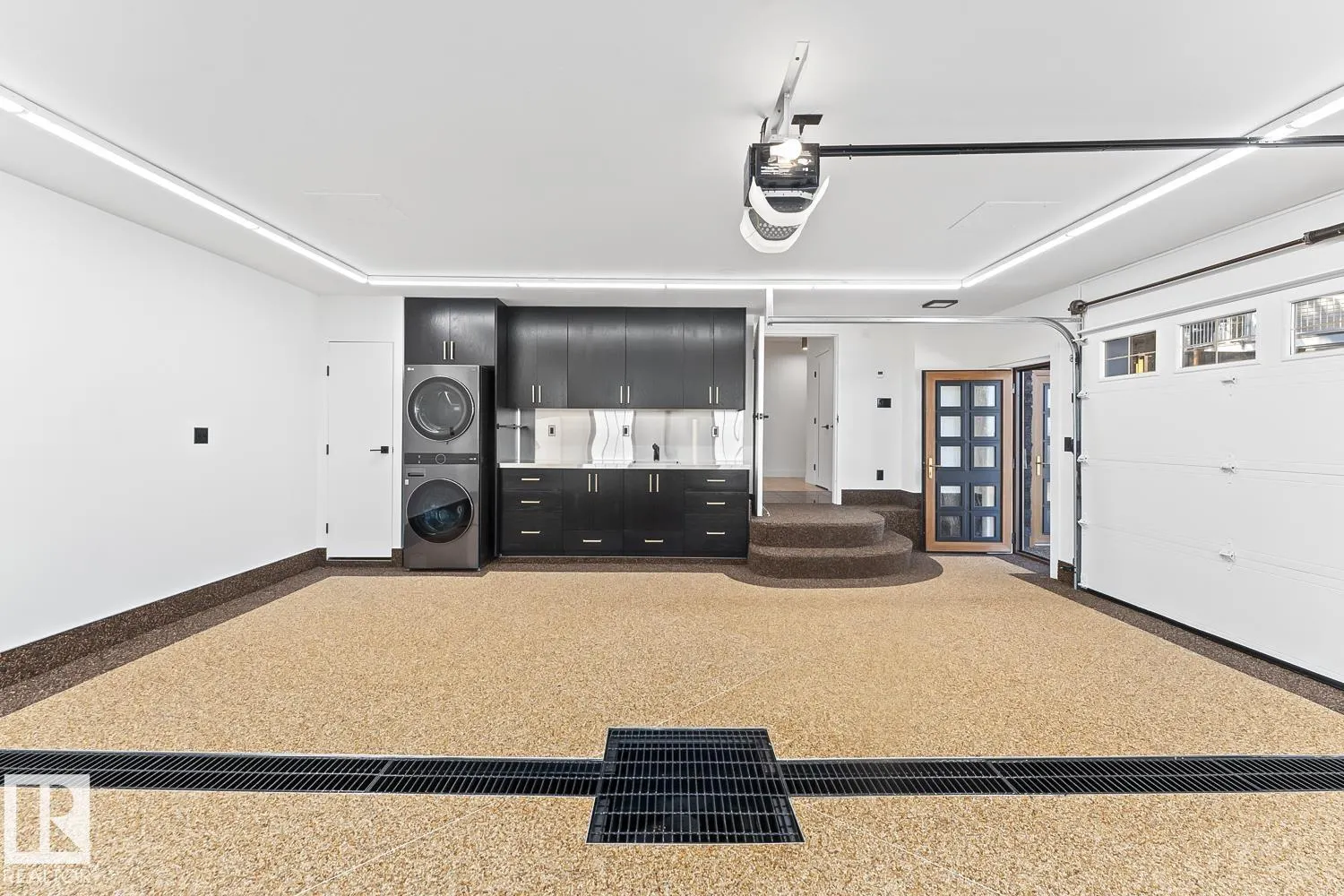 305 LAKESHORE Drive