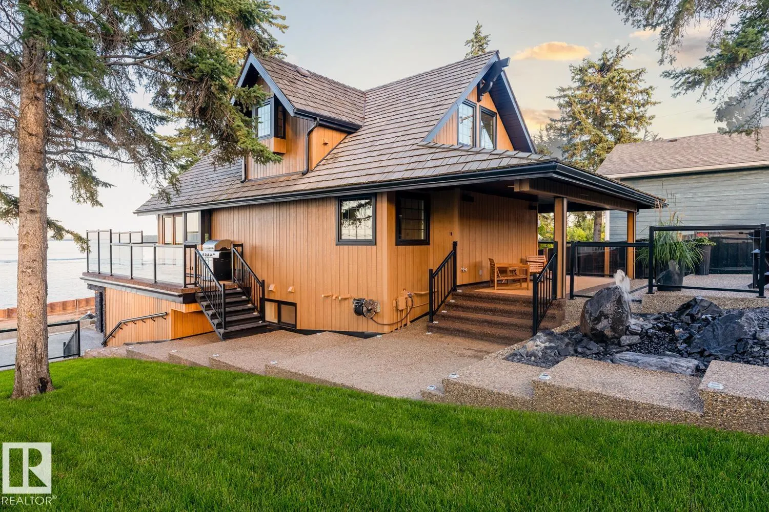 305 LAKESHORE Drive