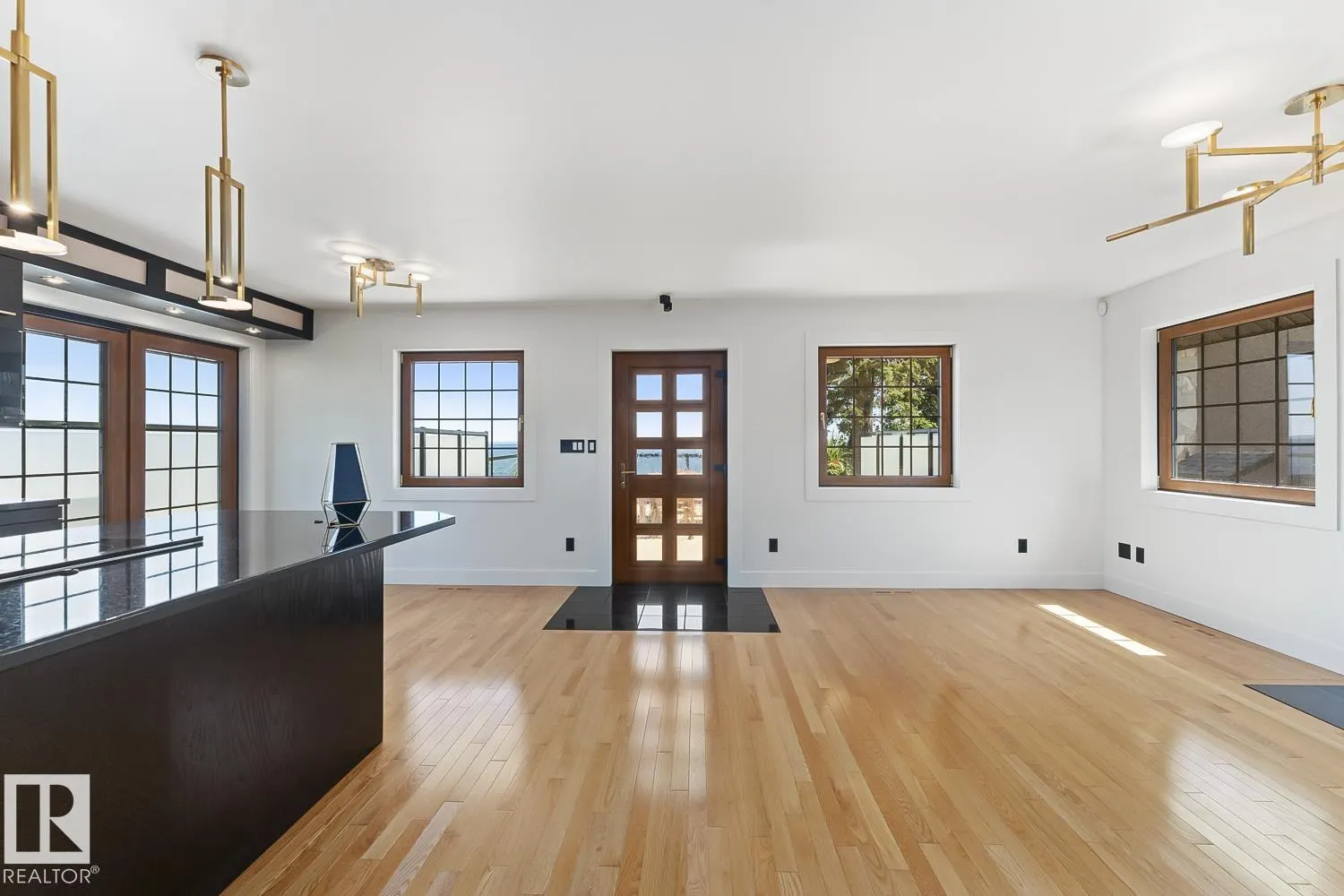 305 LAKESHORE Drive