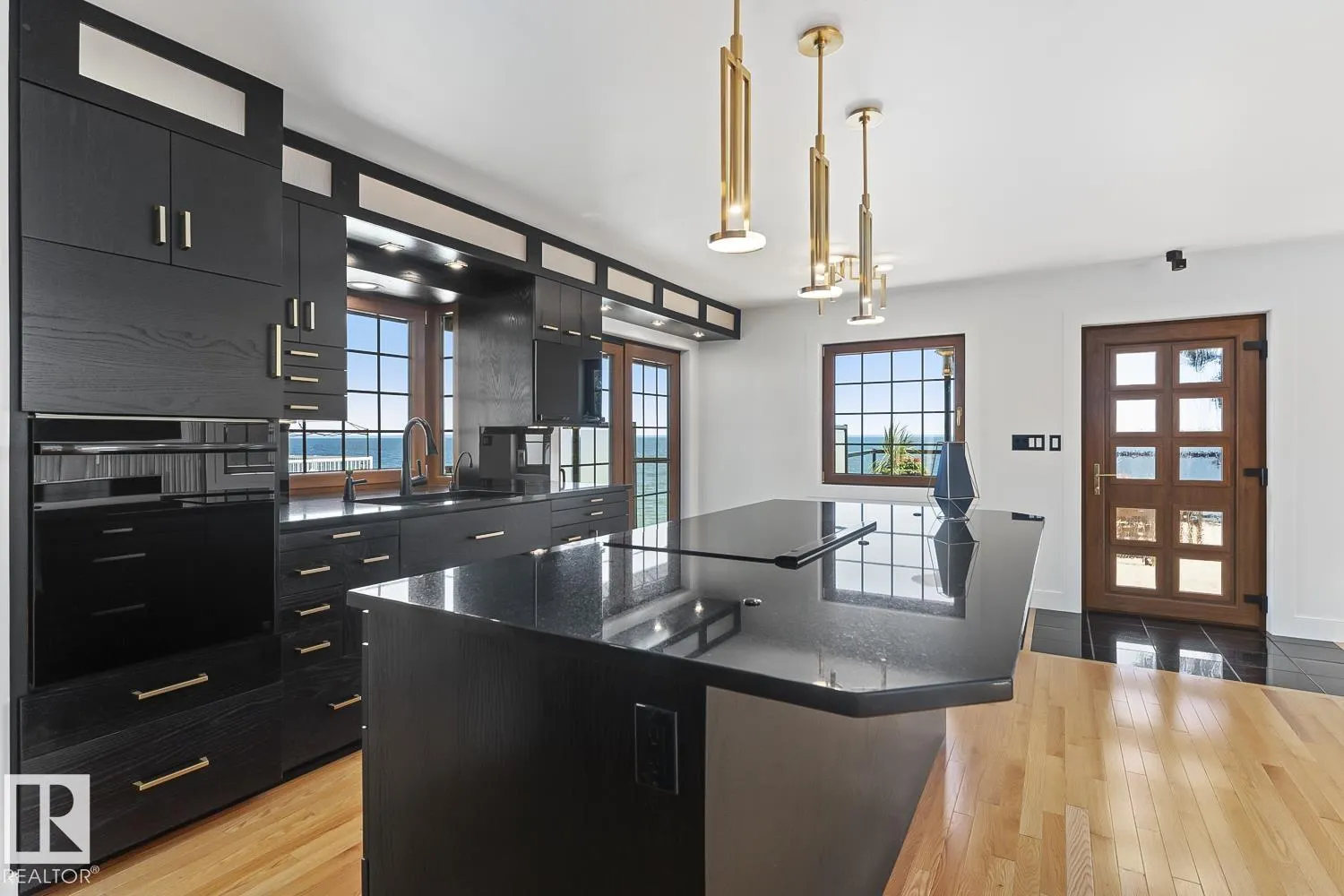 305 LAKESHORE Drive