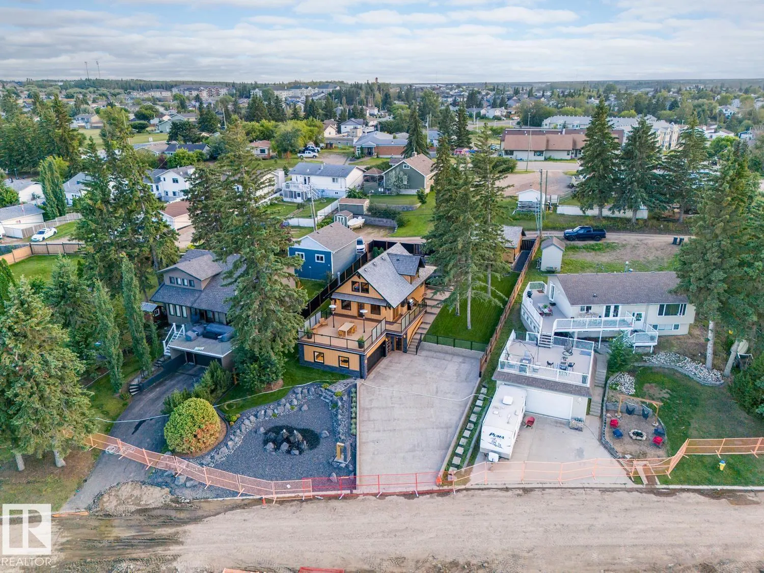 305 LAKESHORE Drive