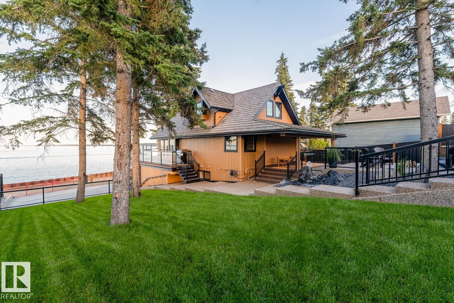 305 LAKESHORE Drive