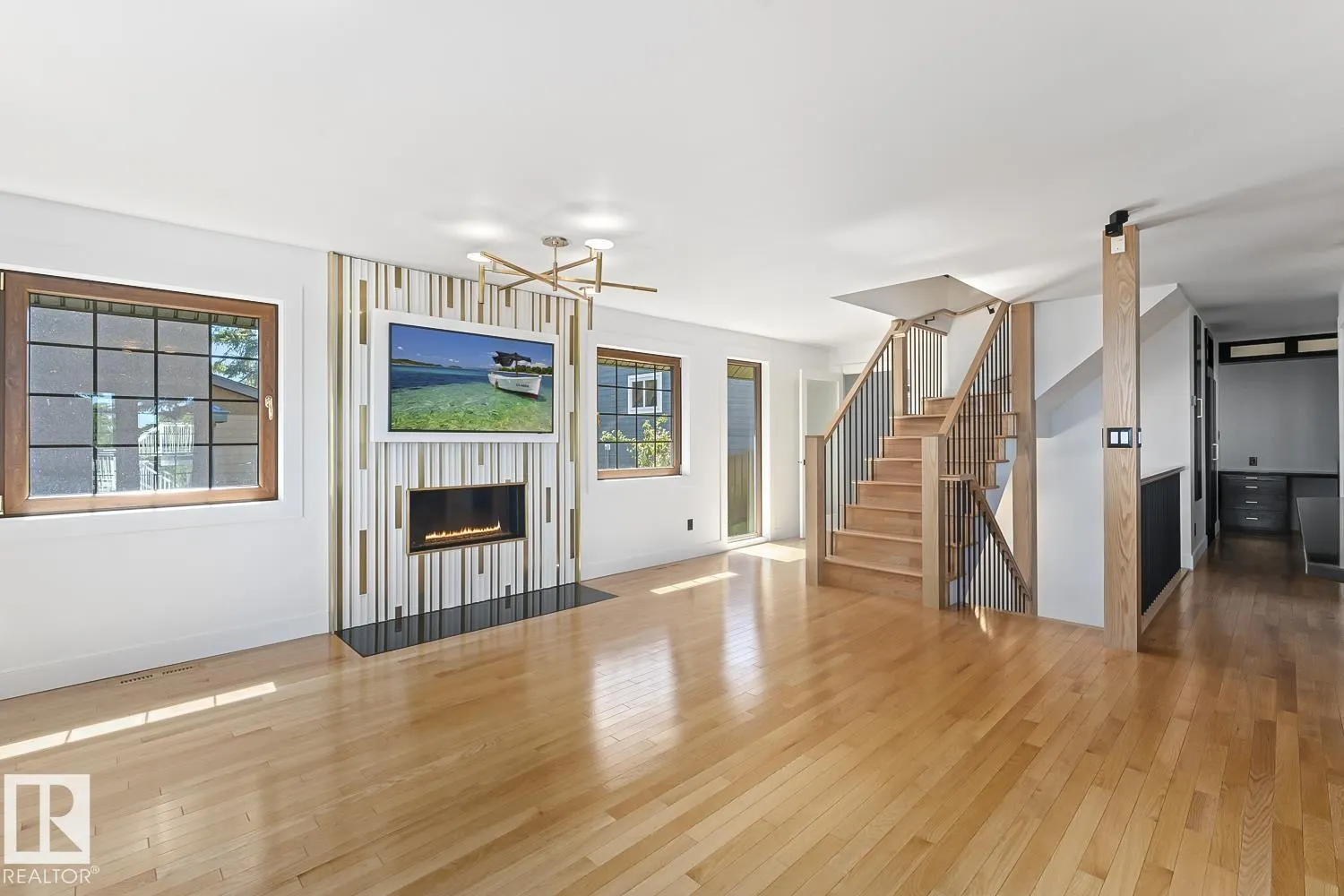 305 LAKESHORE Drive