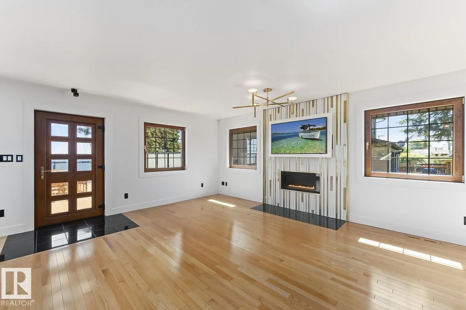 305 LAKESHORE Drive