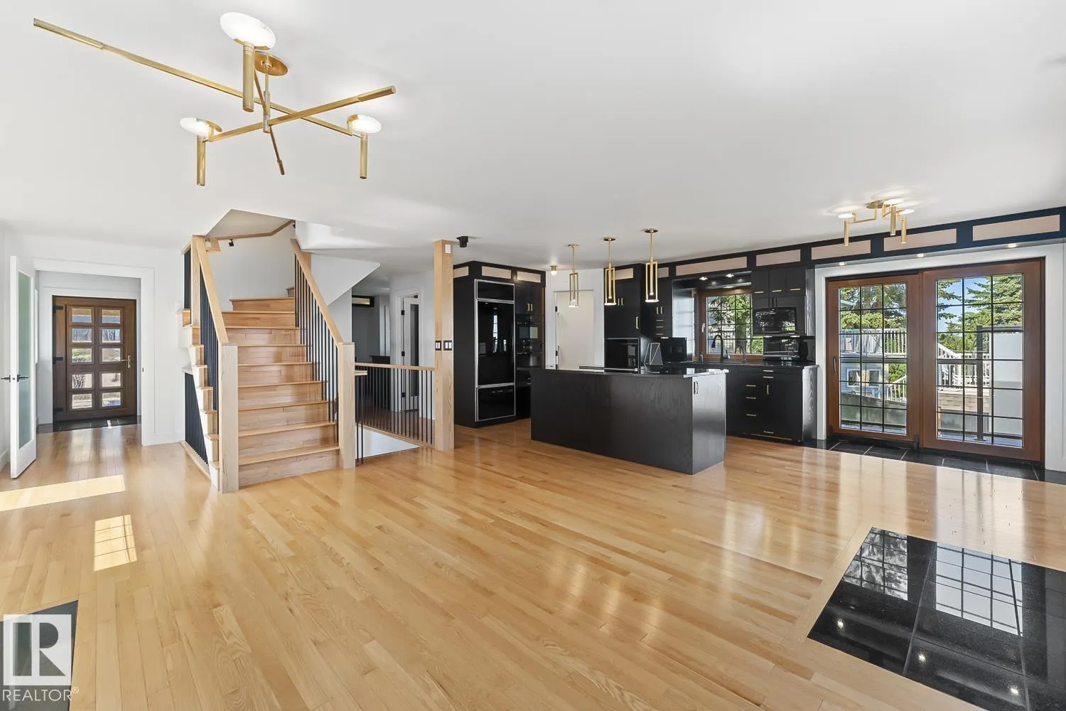 305 LAKESHORE Drive