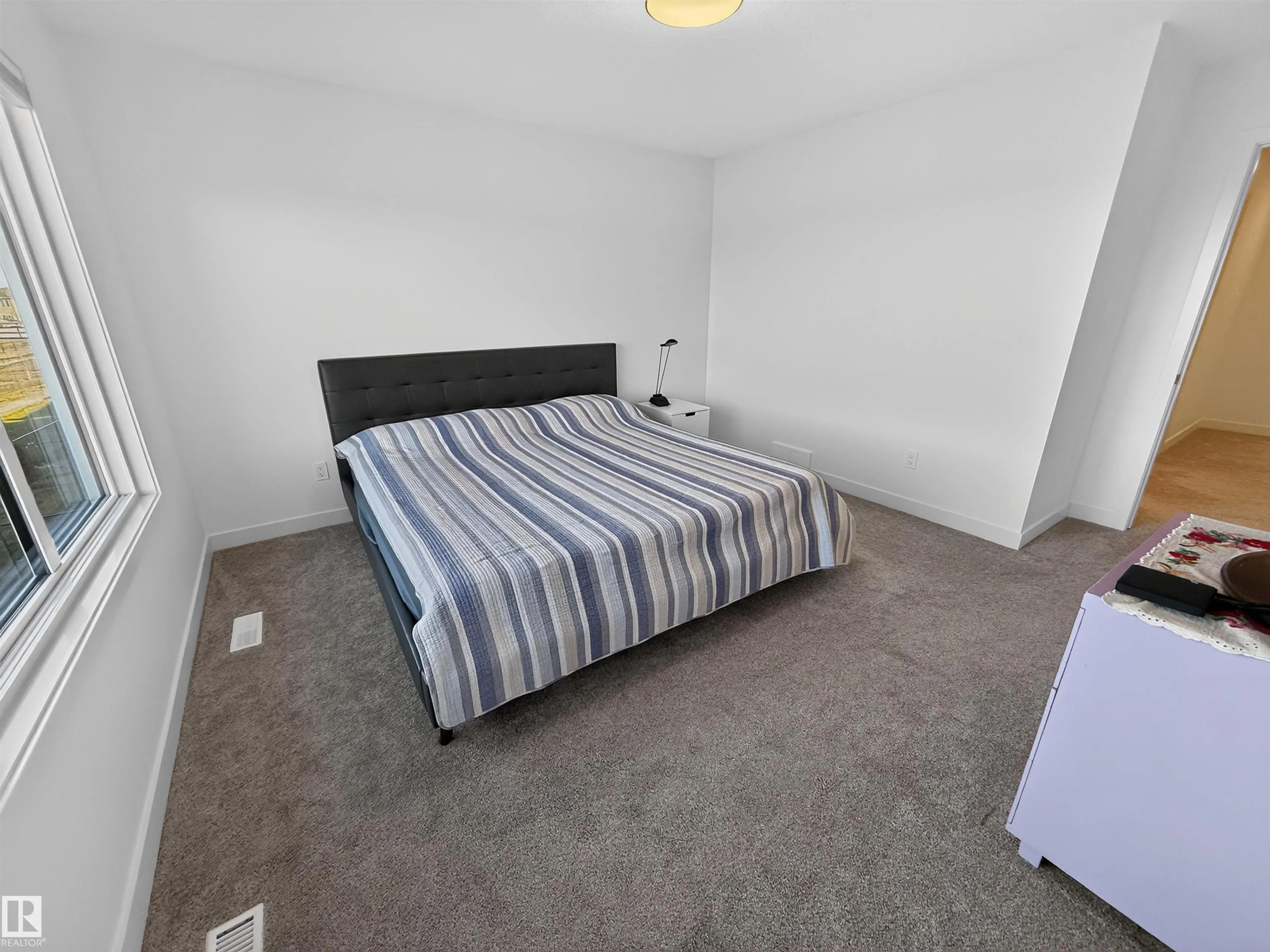 1734 WESTERRA Wynd
