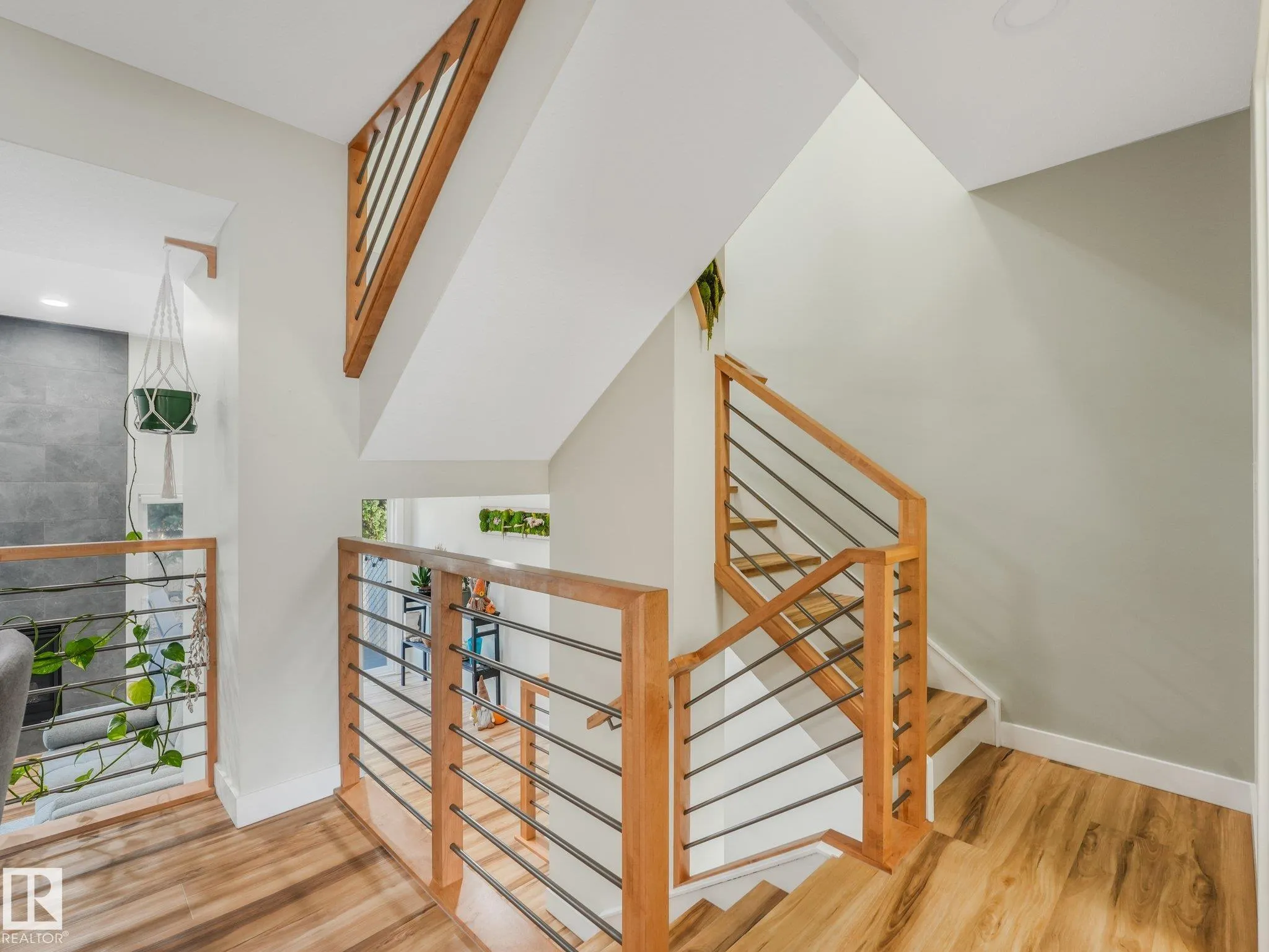202 KINGSFIELD Village