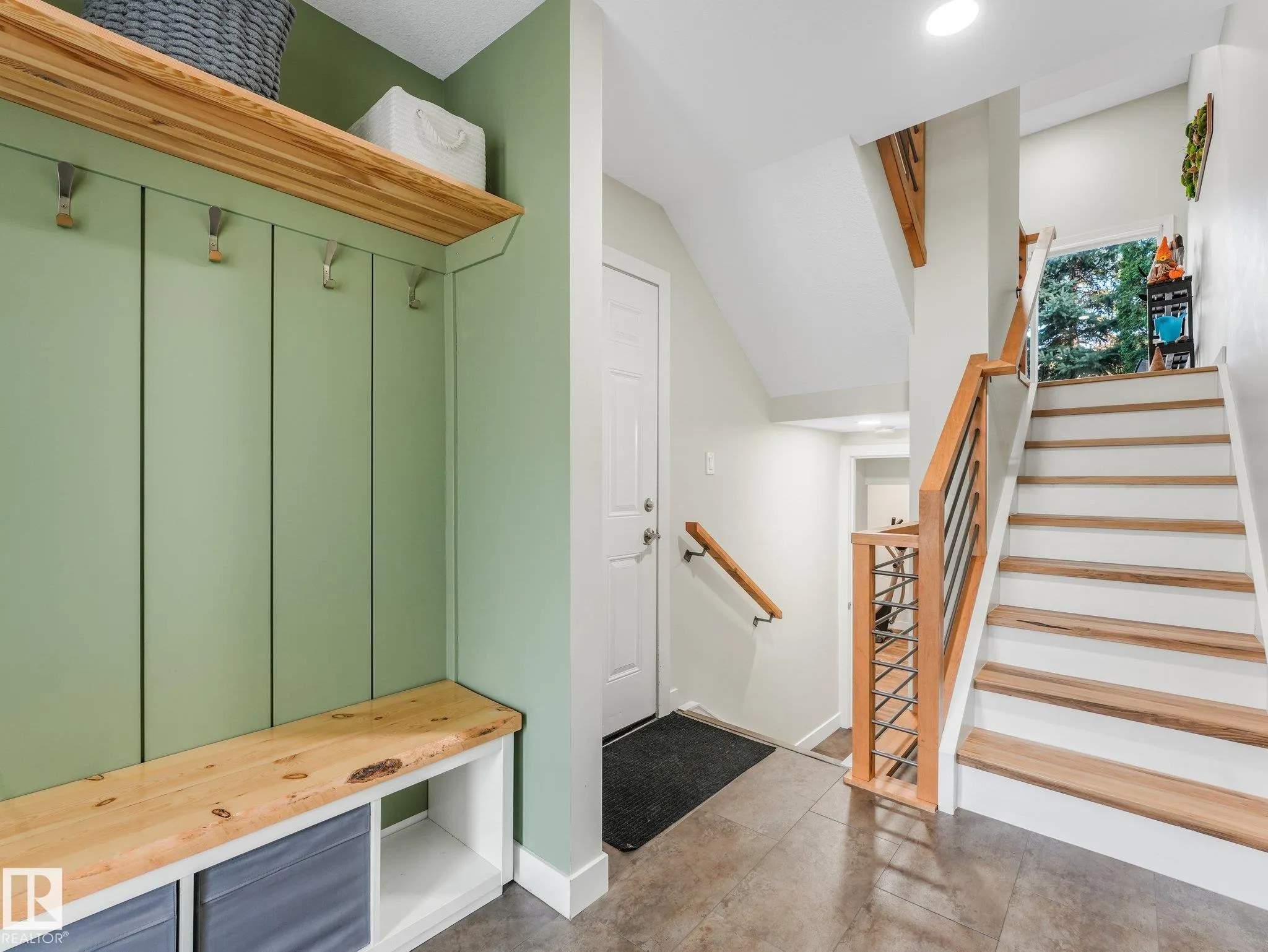 202 KINGSFIELD Village