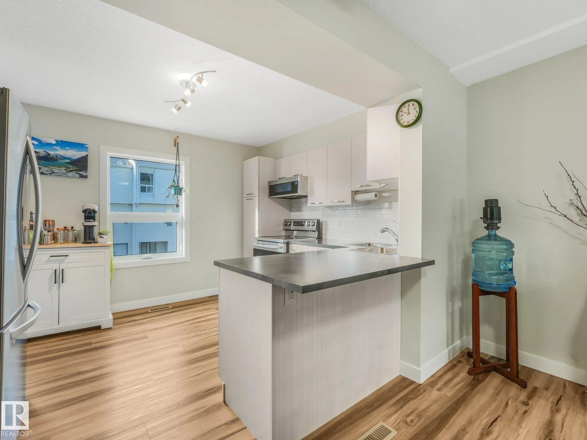 202 KINGSFIELD Village