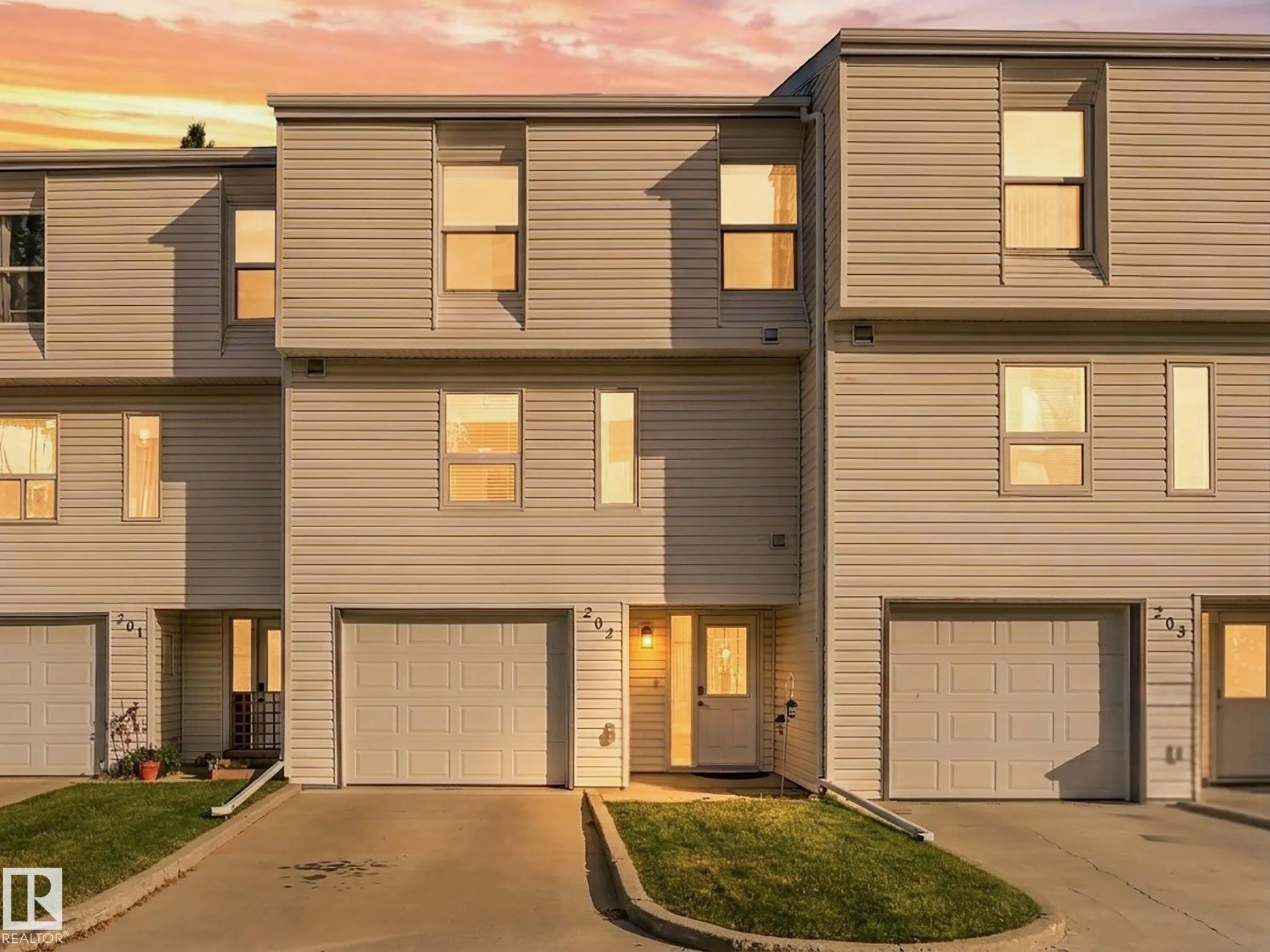 202 KINGSFIELD Village