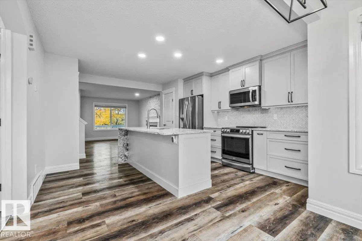 26 VIVIAN Way