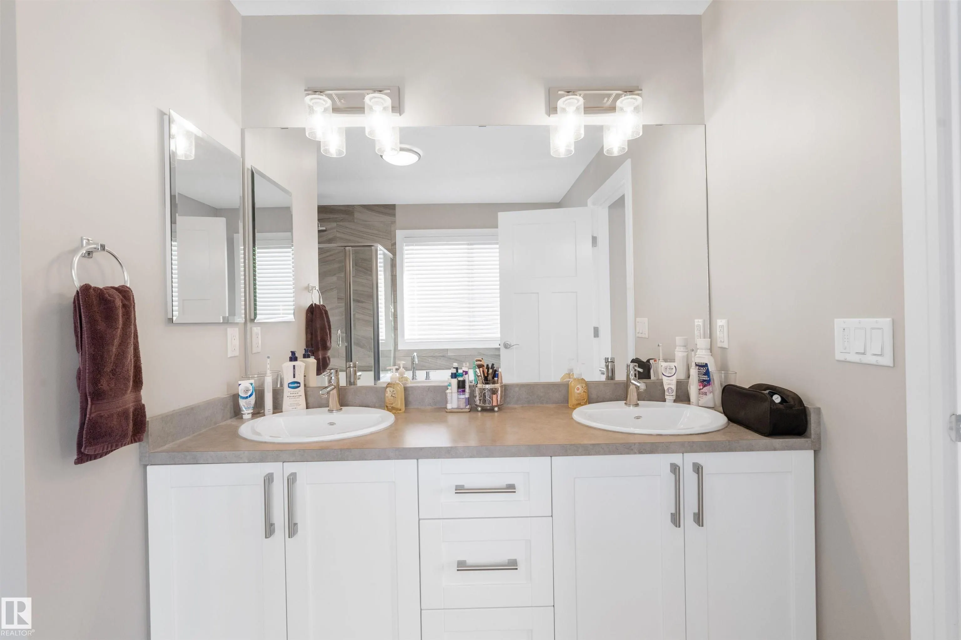 3334 PARKER Loop