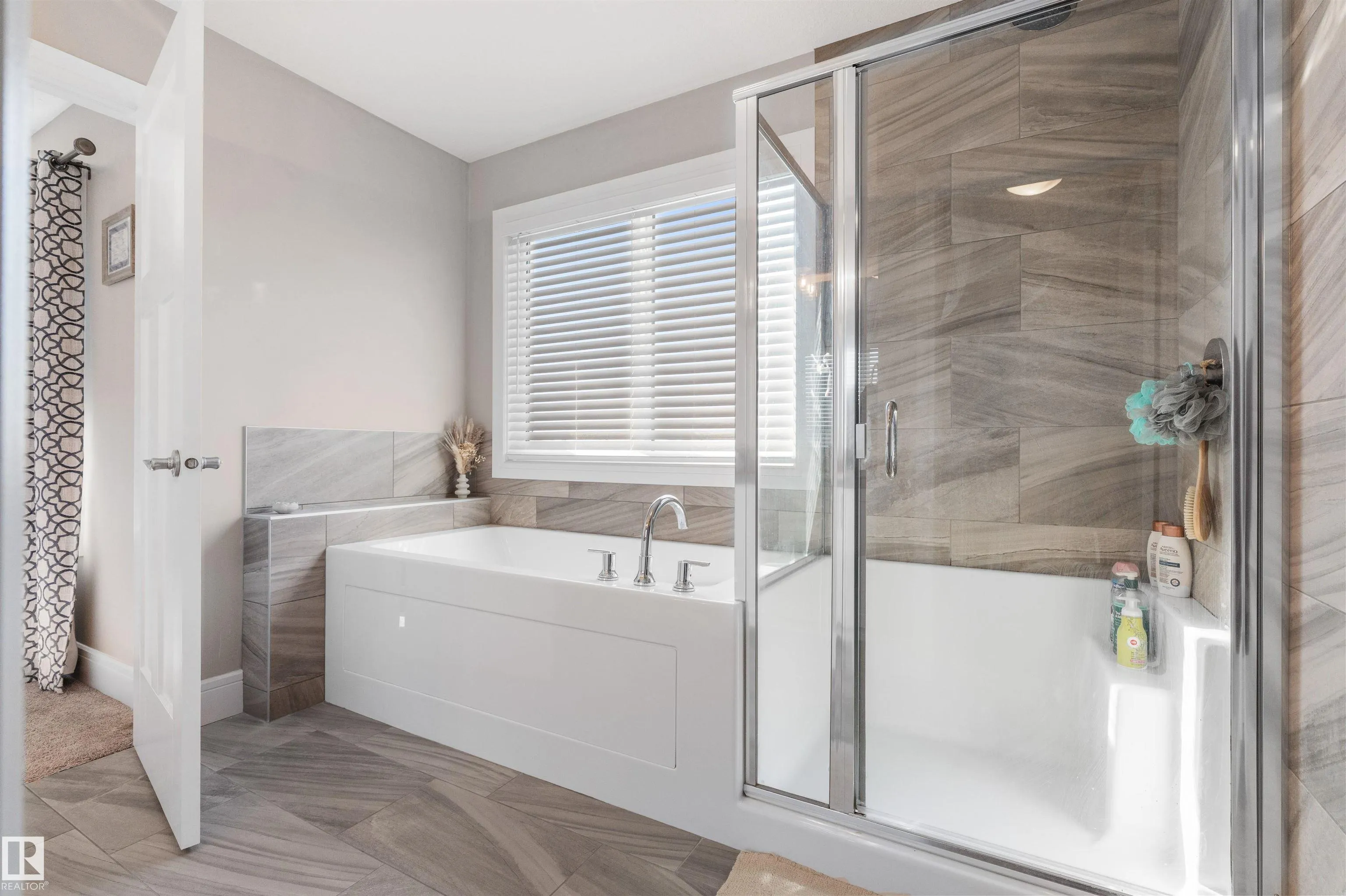 3334 PARKER Loop