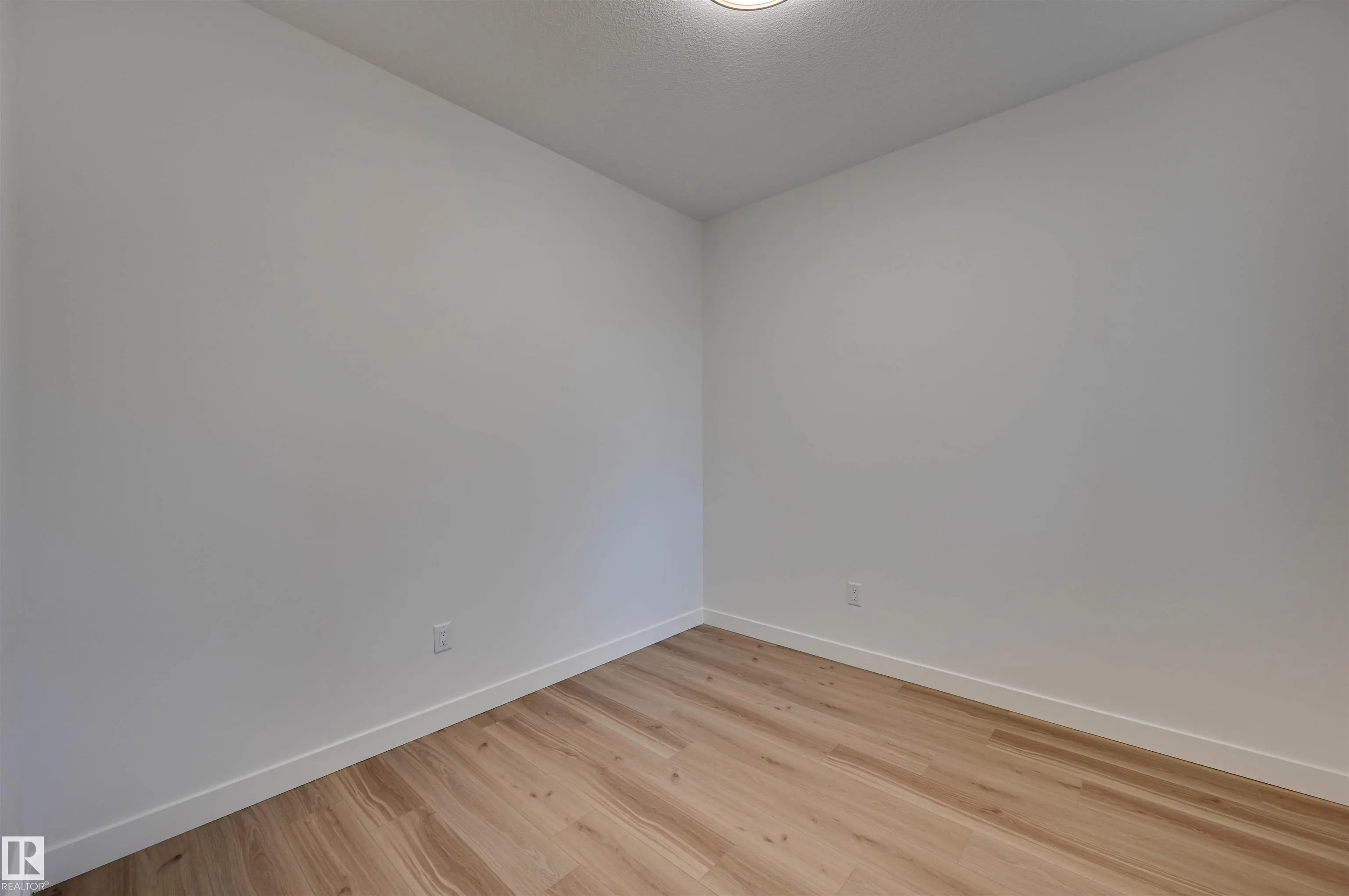 1 Owl Rdige Close