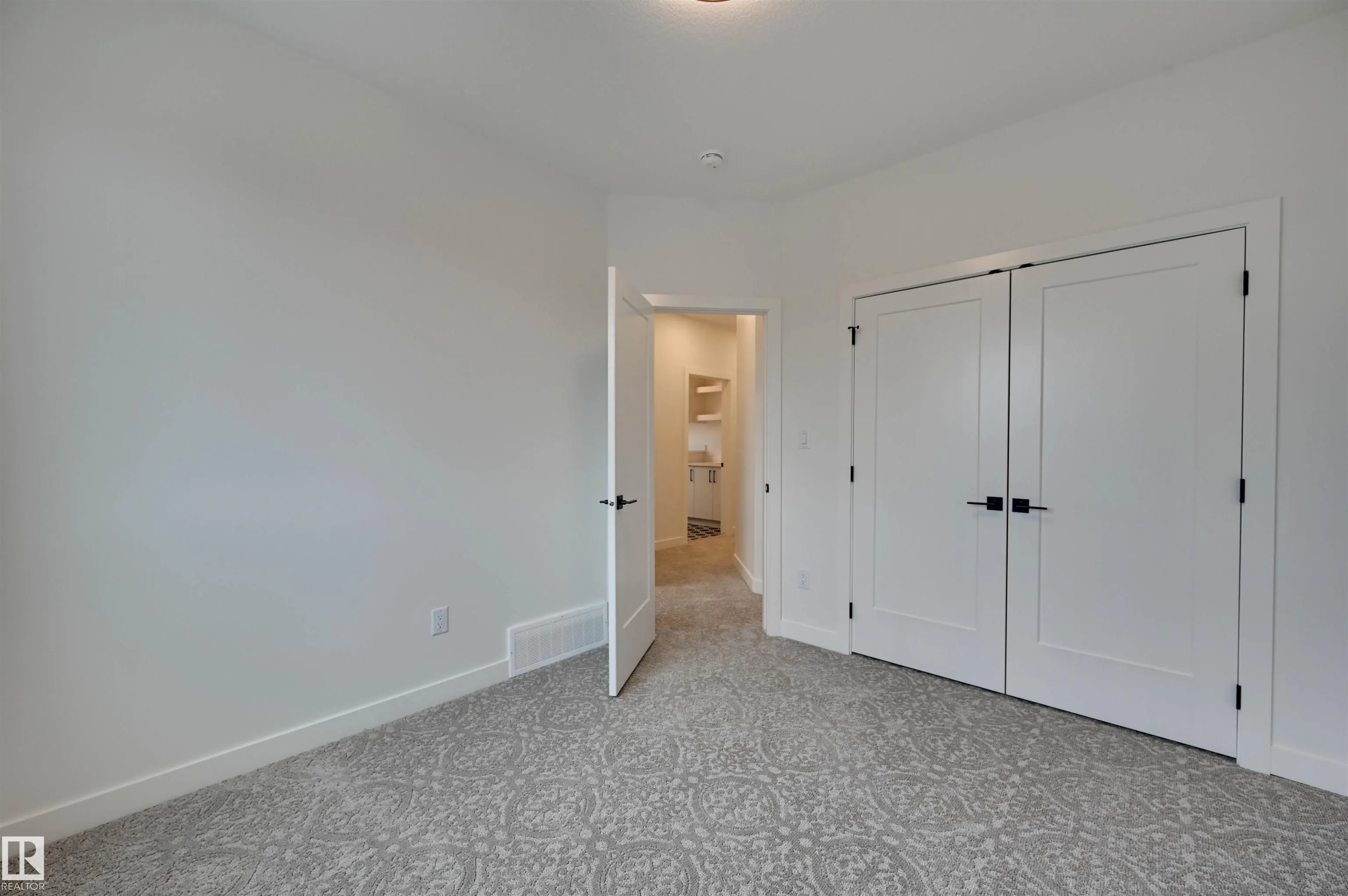 1 Owl Rdige Close