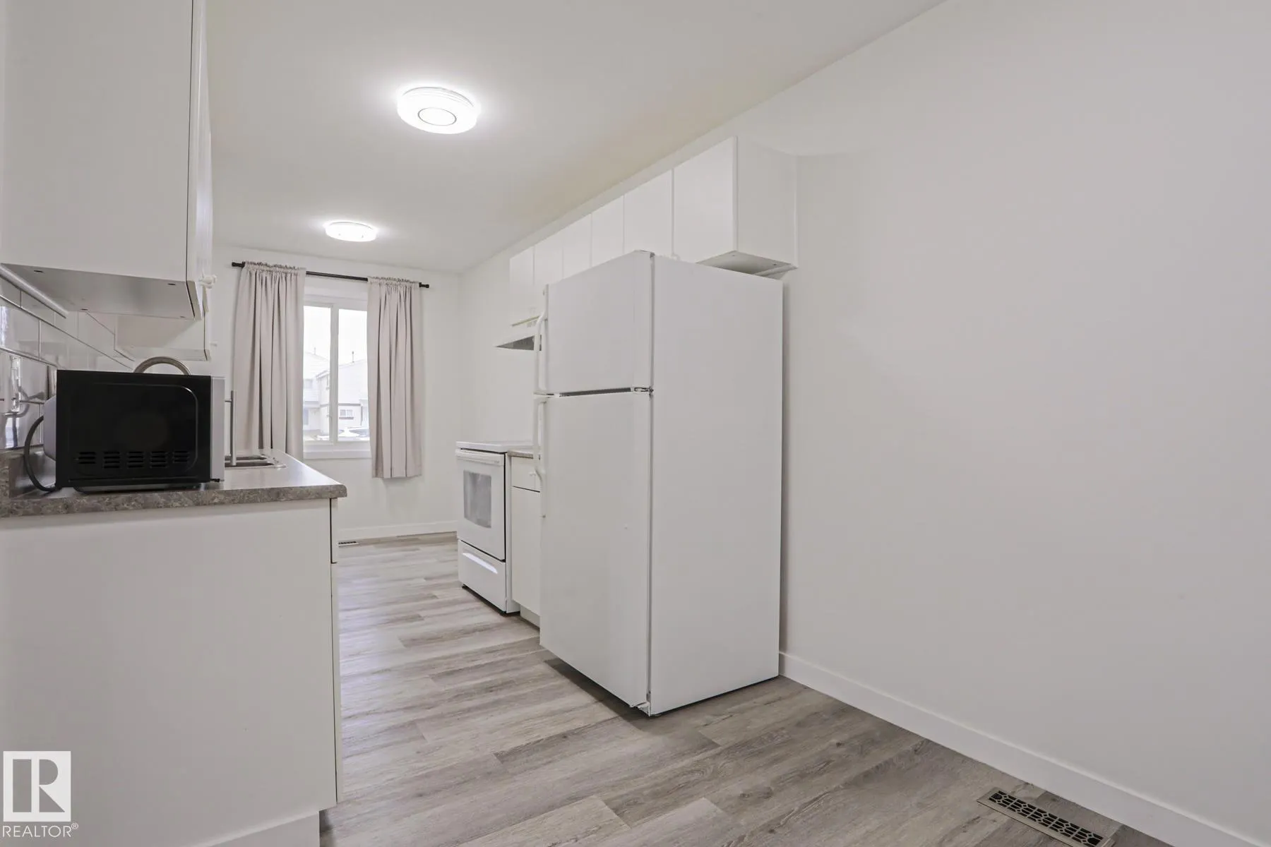 238 PRIMROSE GARDENS Gardens