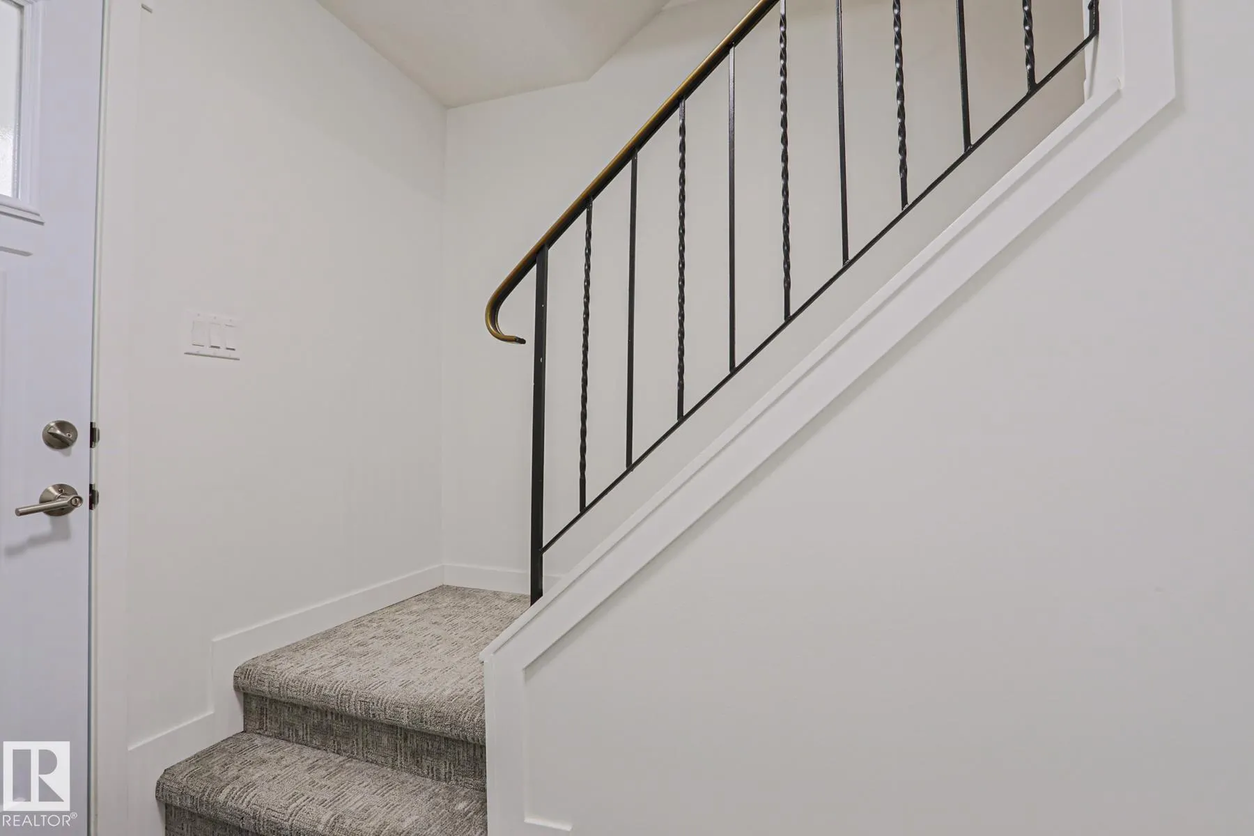 238 PRIMROSE GARDENS Gardens