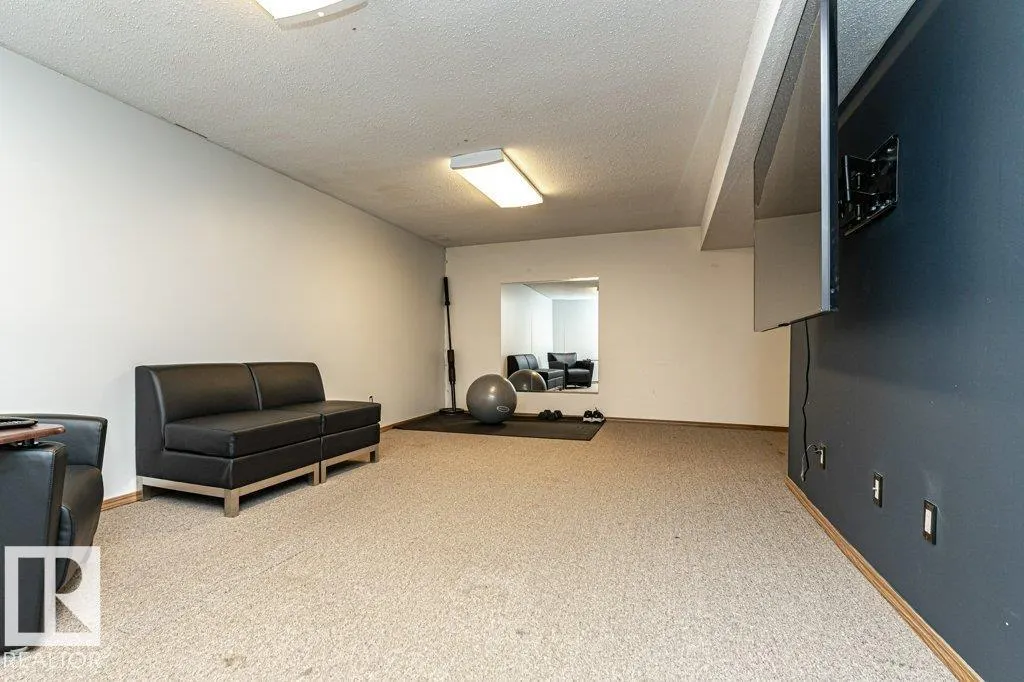 9522 79 Street
