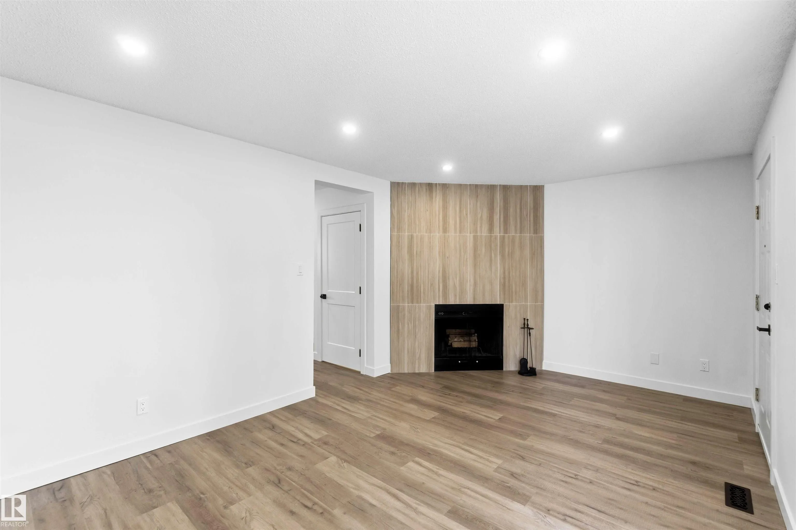 350 CLAREVIEW Road