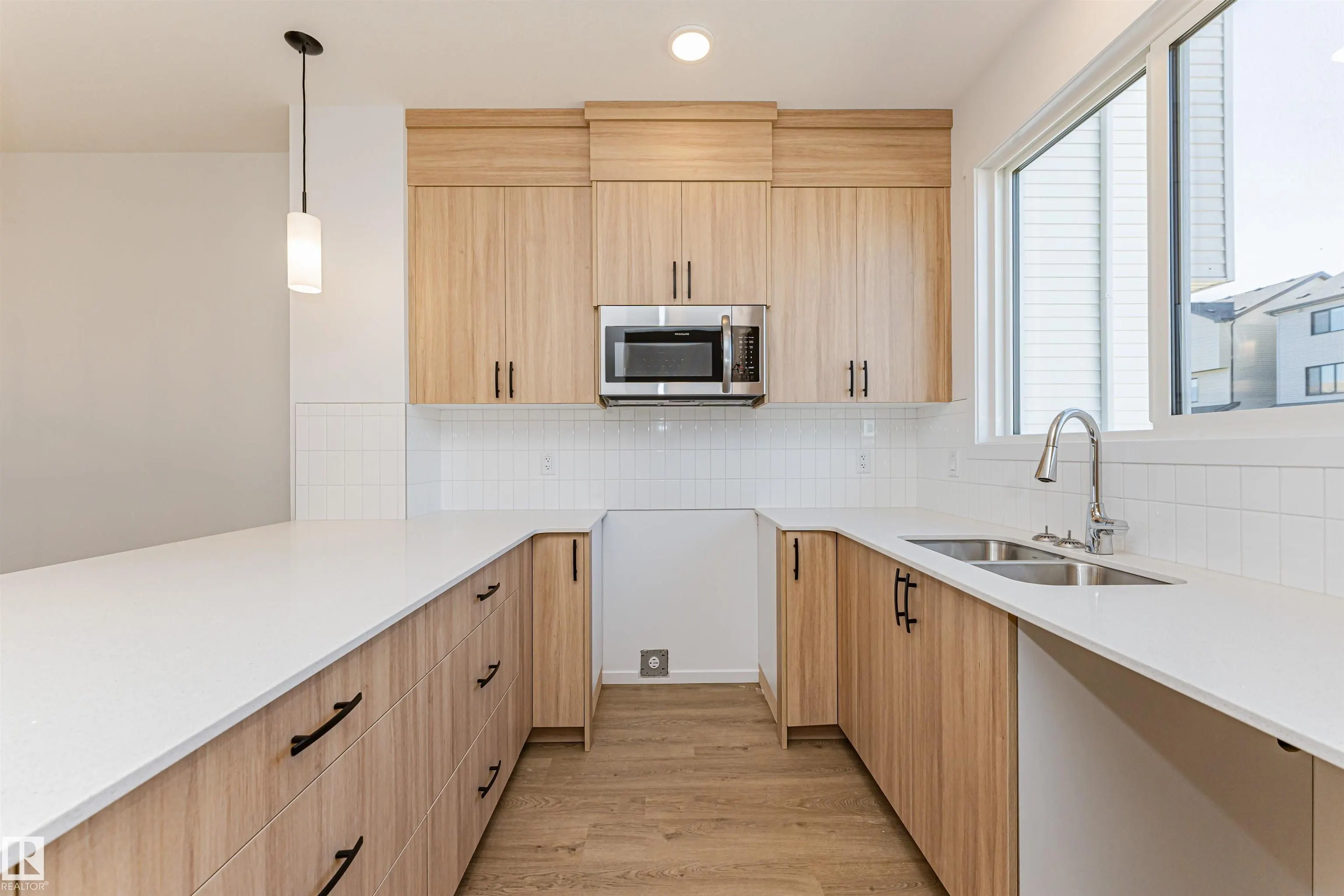 3896 Wren Crescent