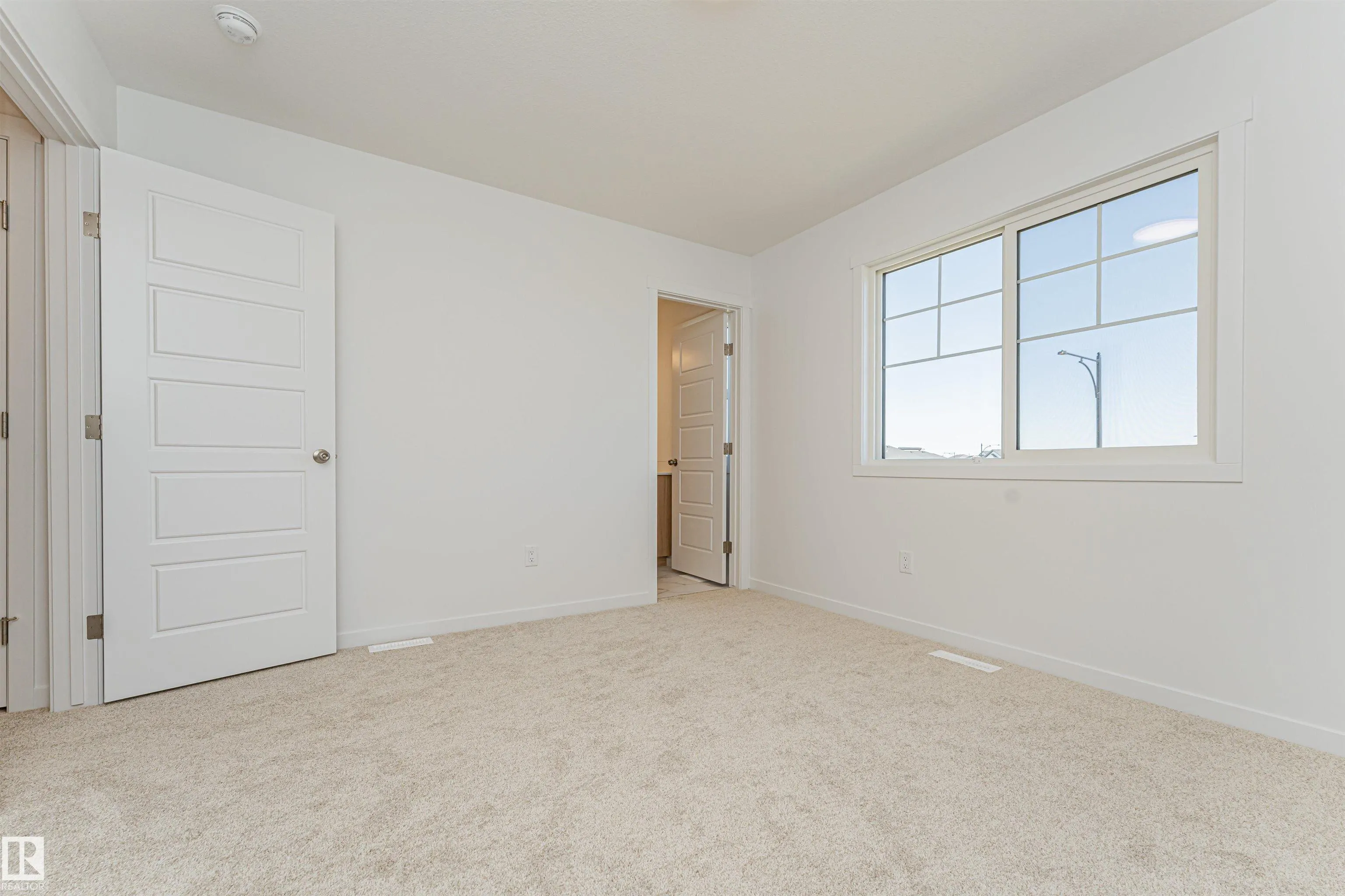 3896 Wren Crescent