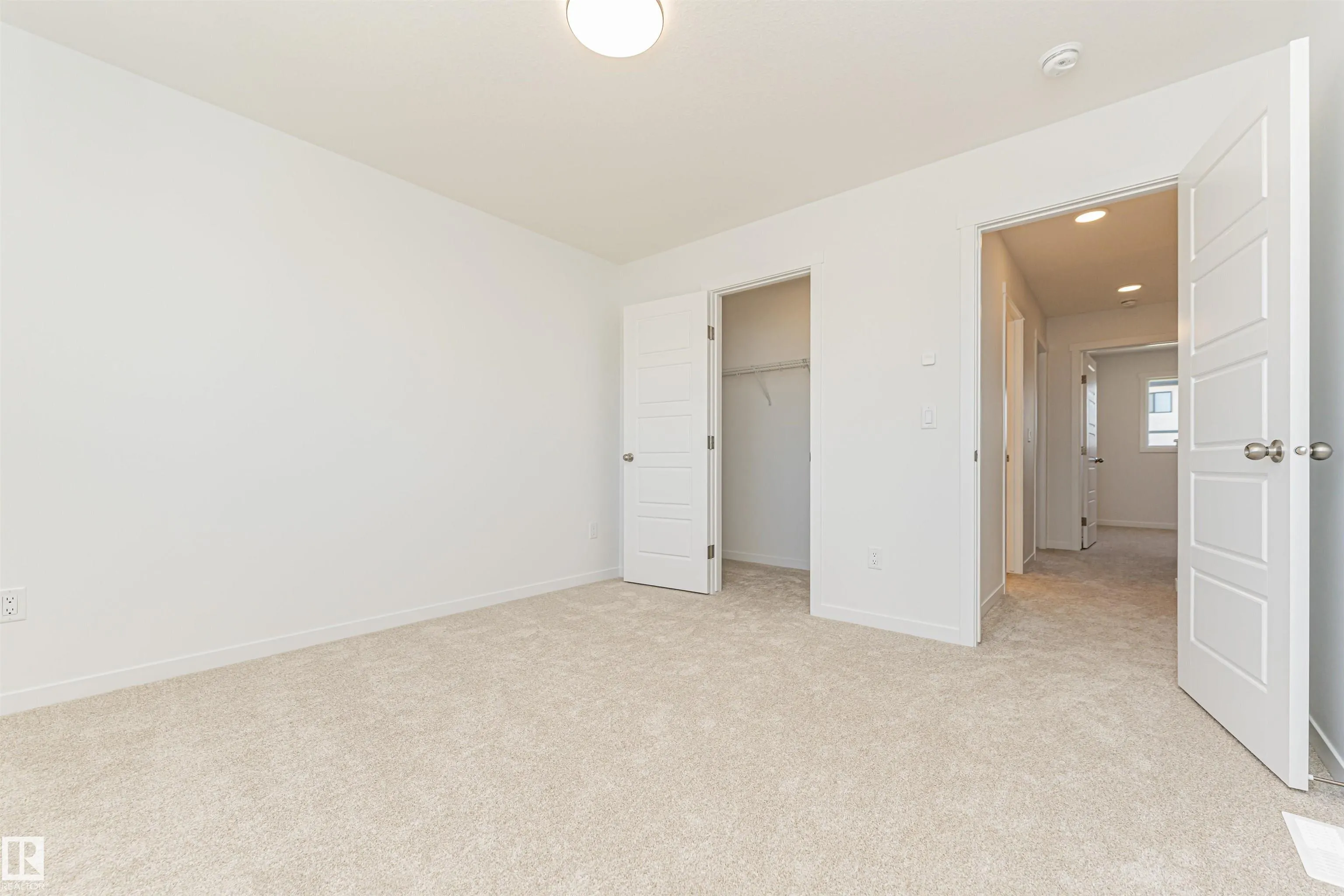 3896 Wren Crescent