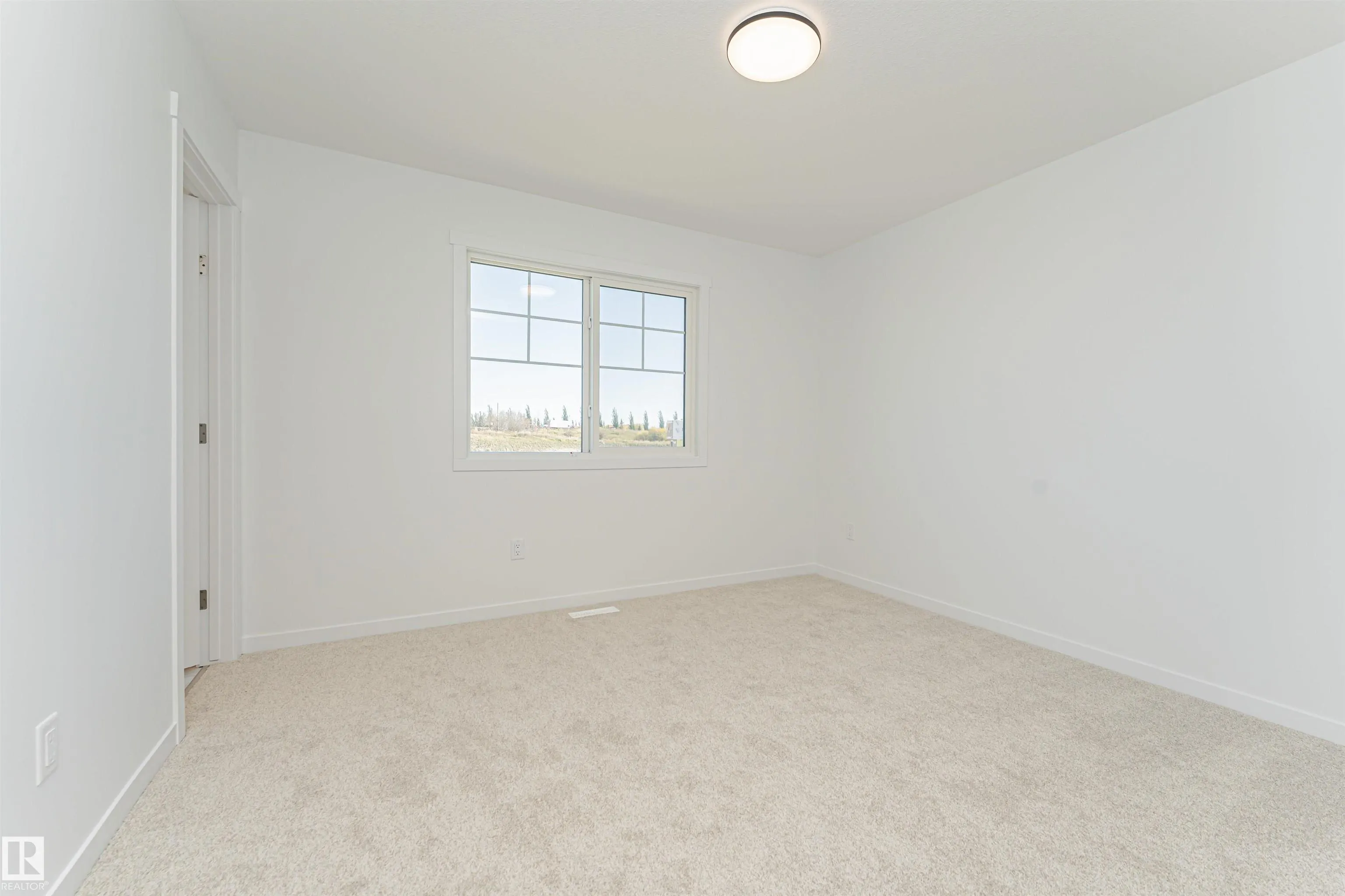 3896 Wren Crescent