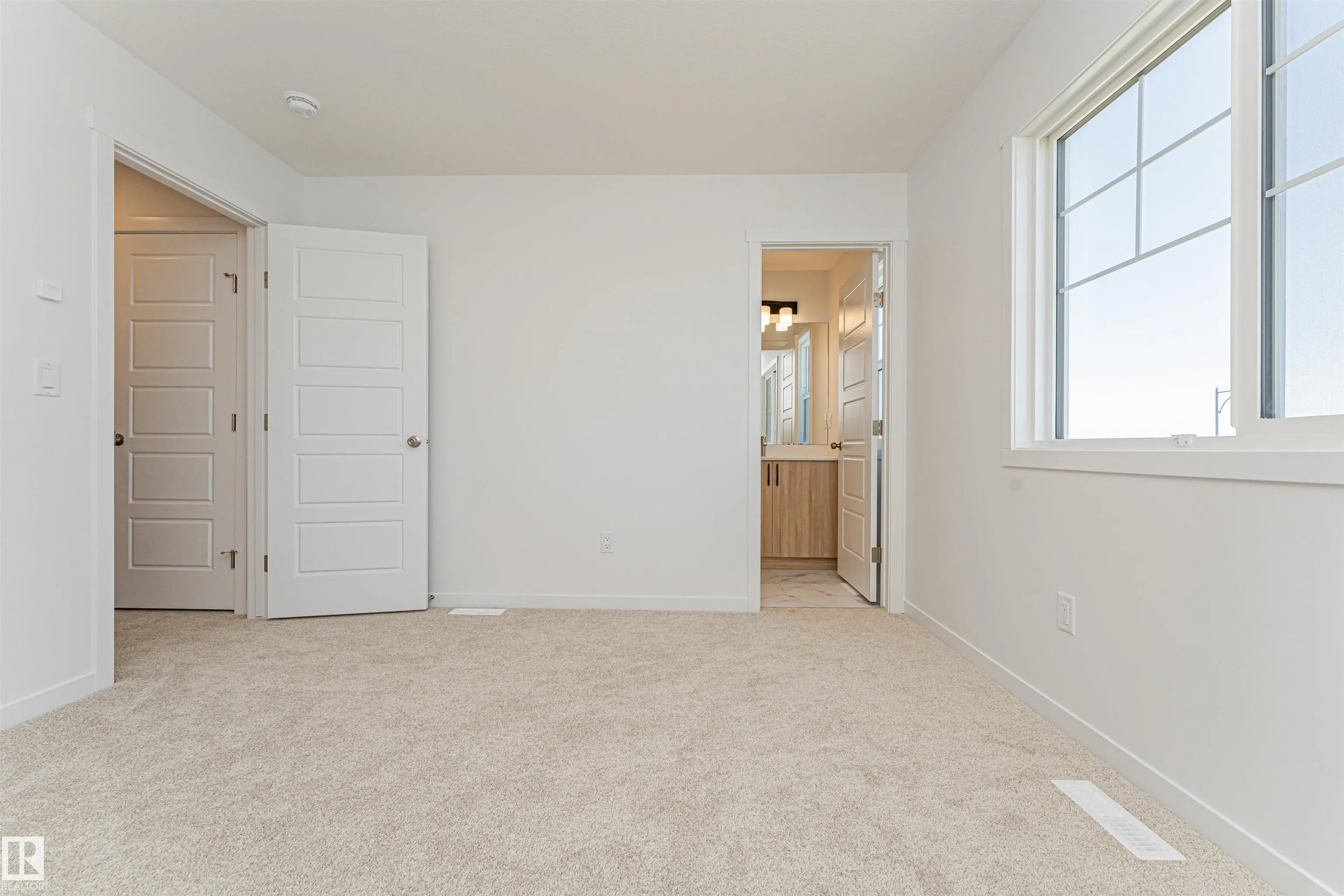 3896 Wren Crescent