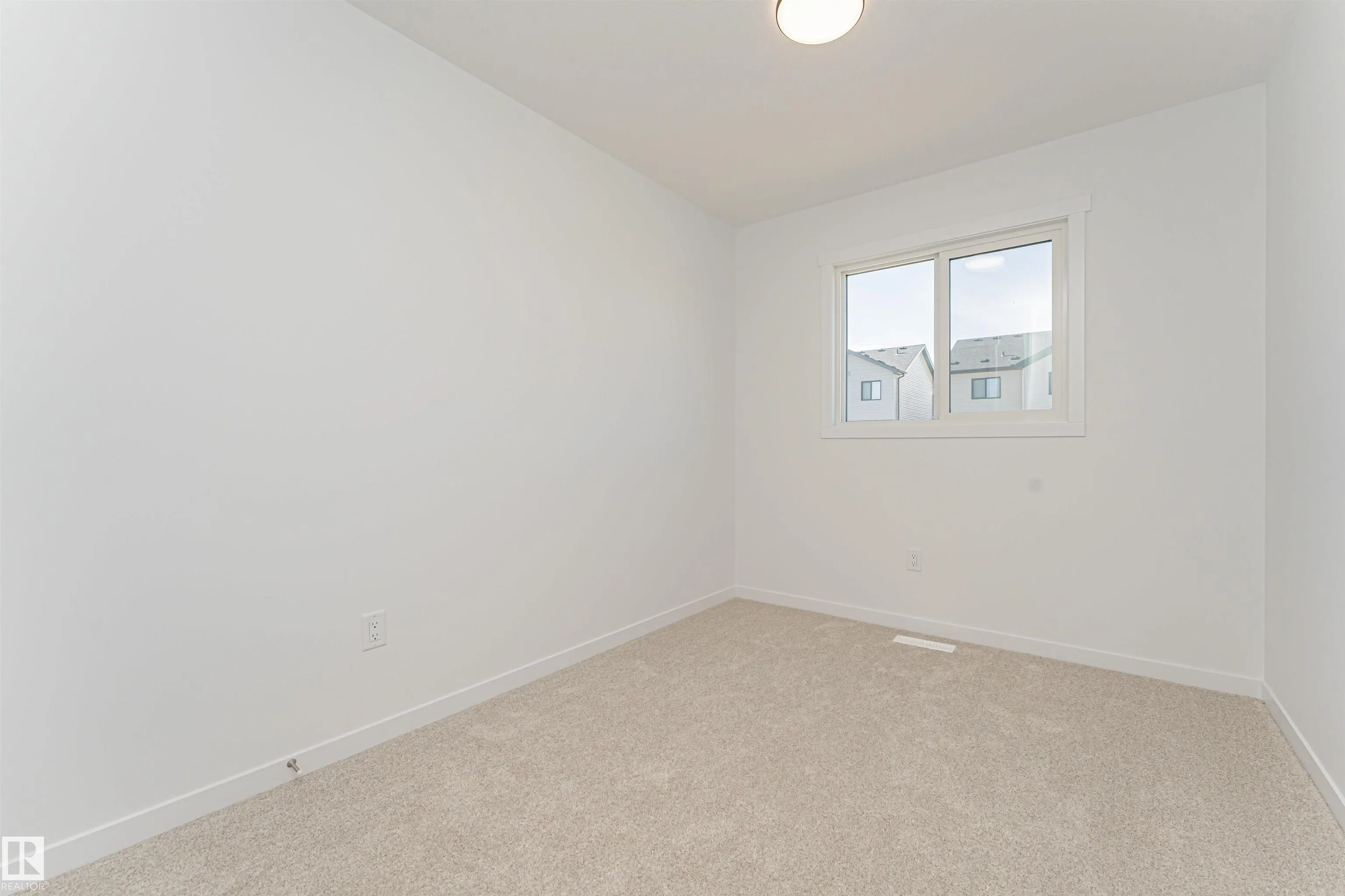 3896 Wren Crescent