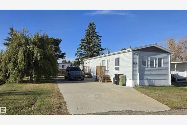 461 Westview Close
