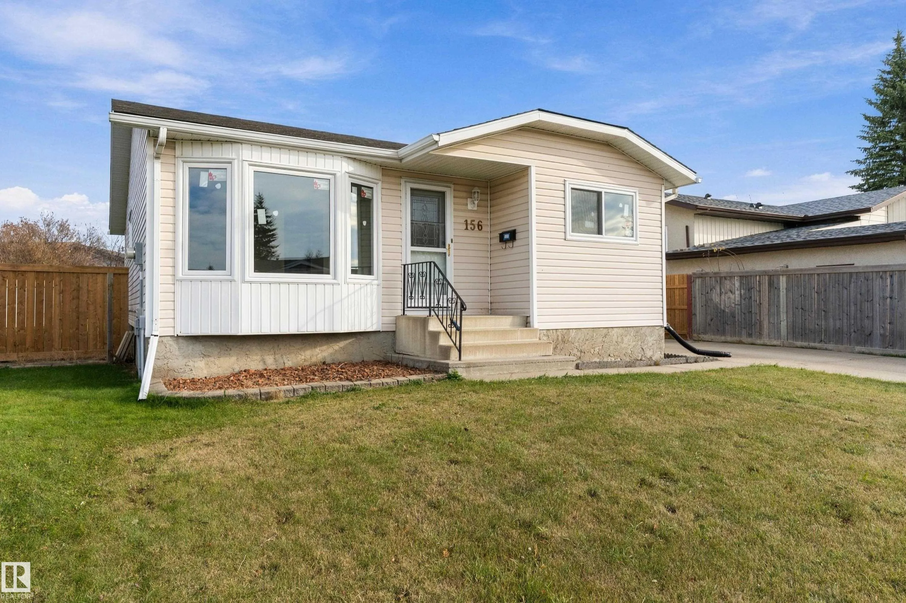 156 DUNLUCE Road