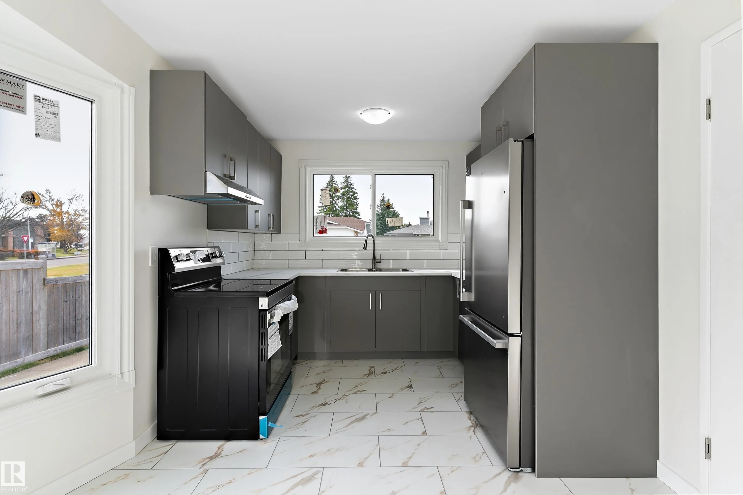 156 DUNLUCE Road