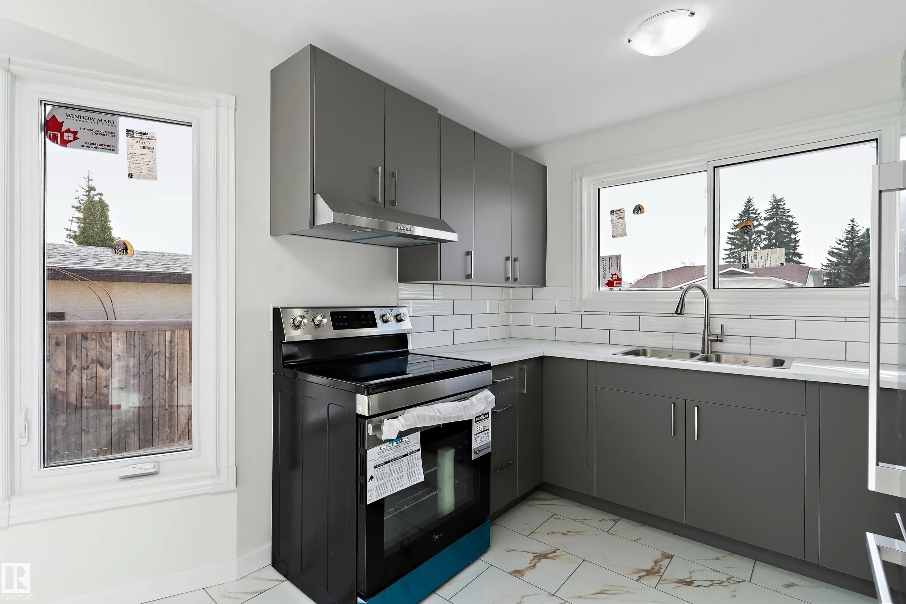 156 DUNLUCE Road