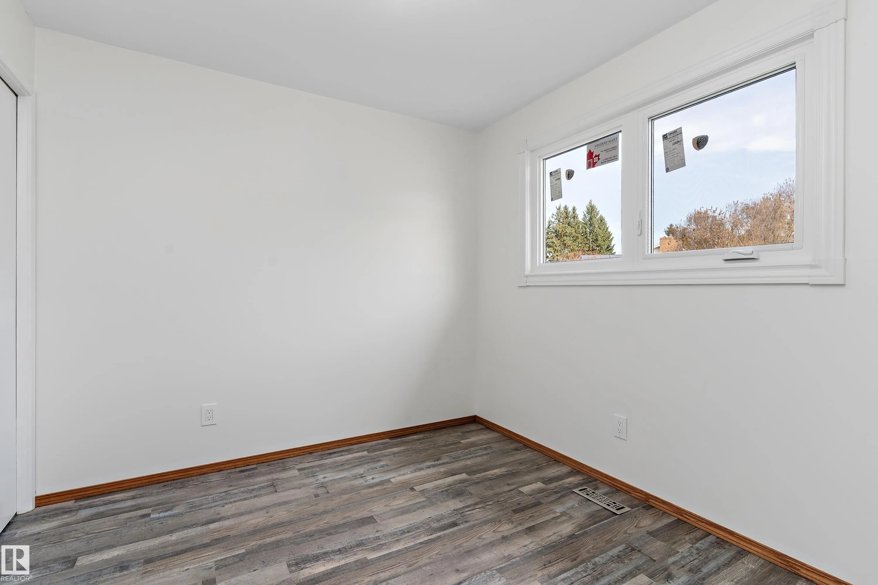 156 DUNLUCE Road