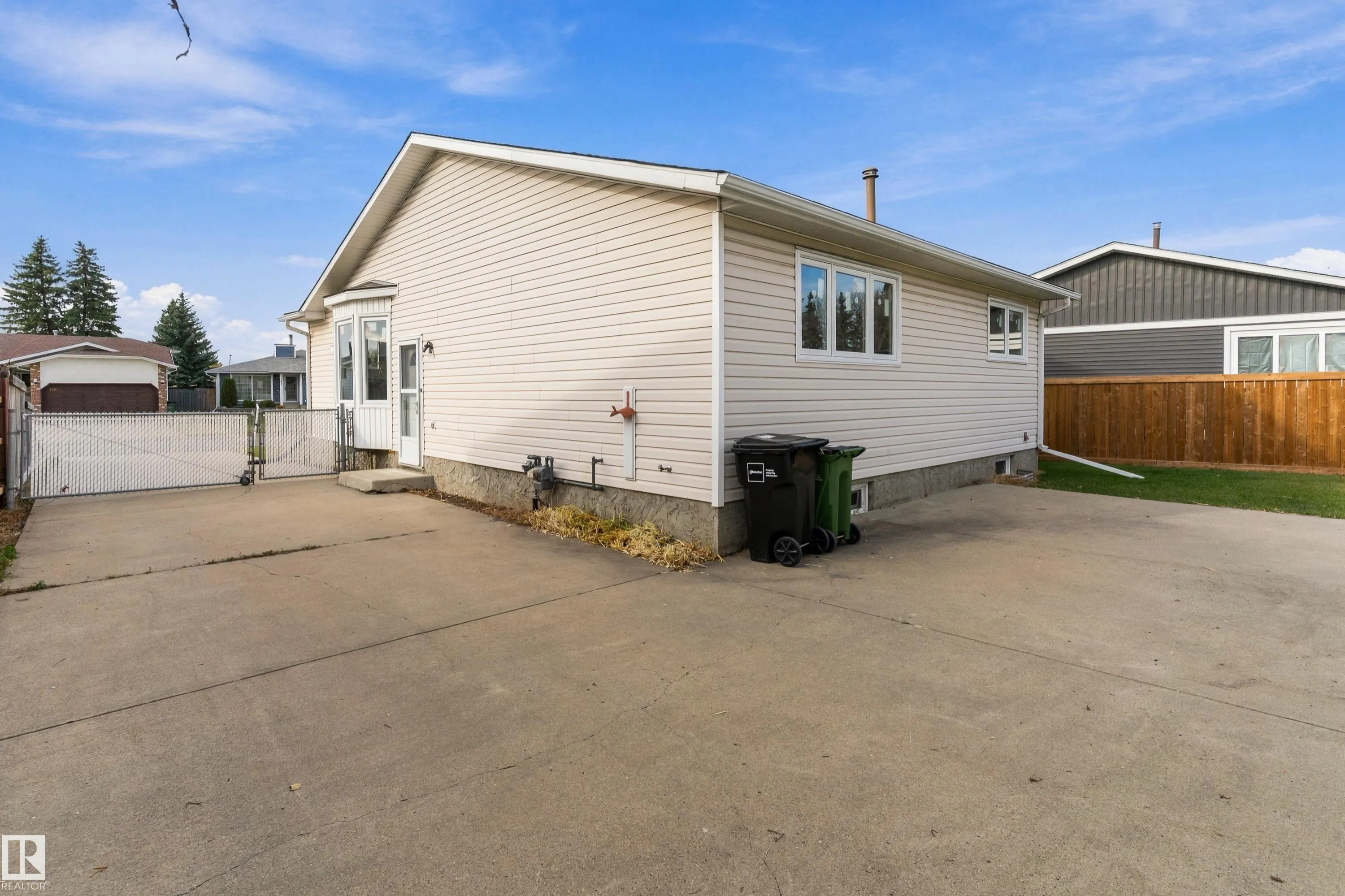 156 DUNLUCE Road