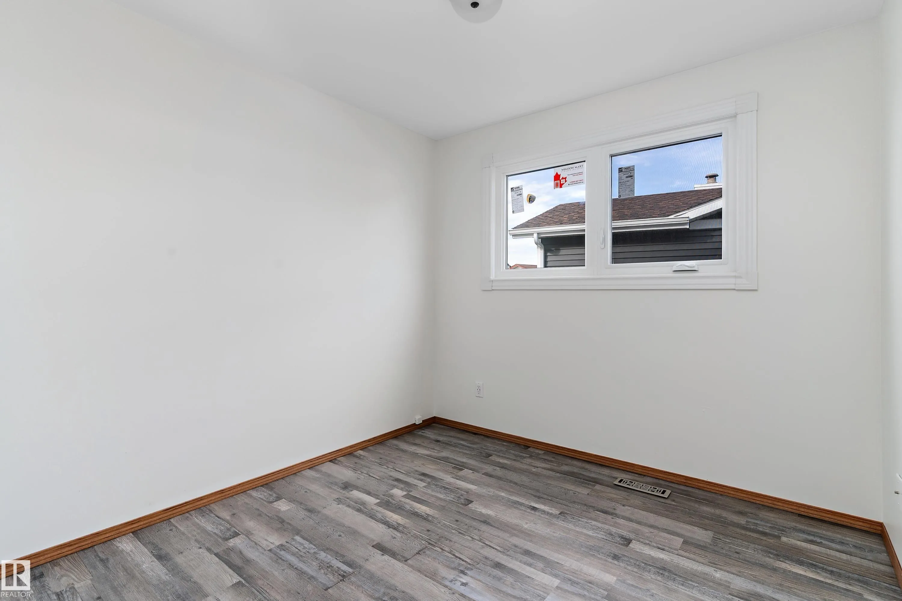 156 DUNLUCE Road