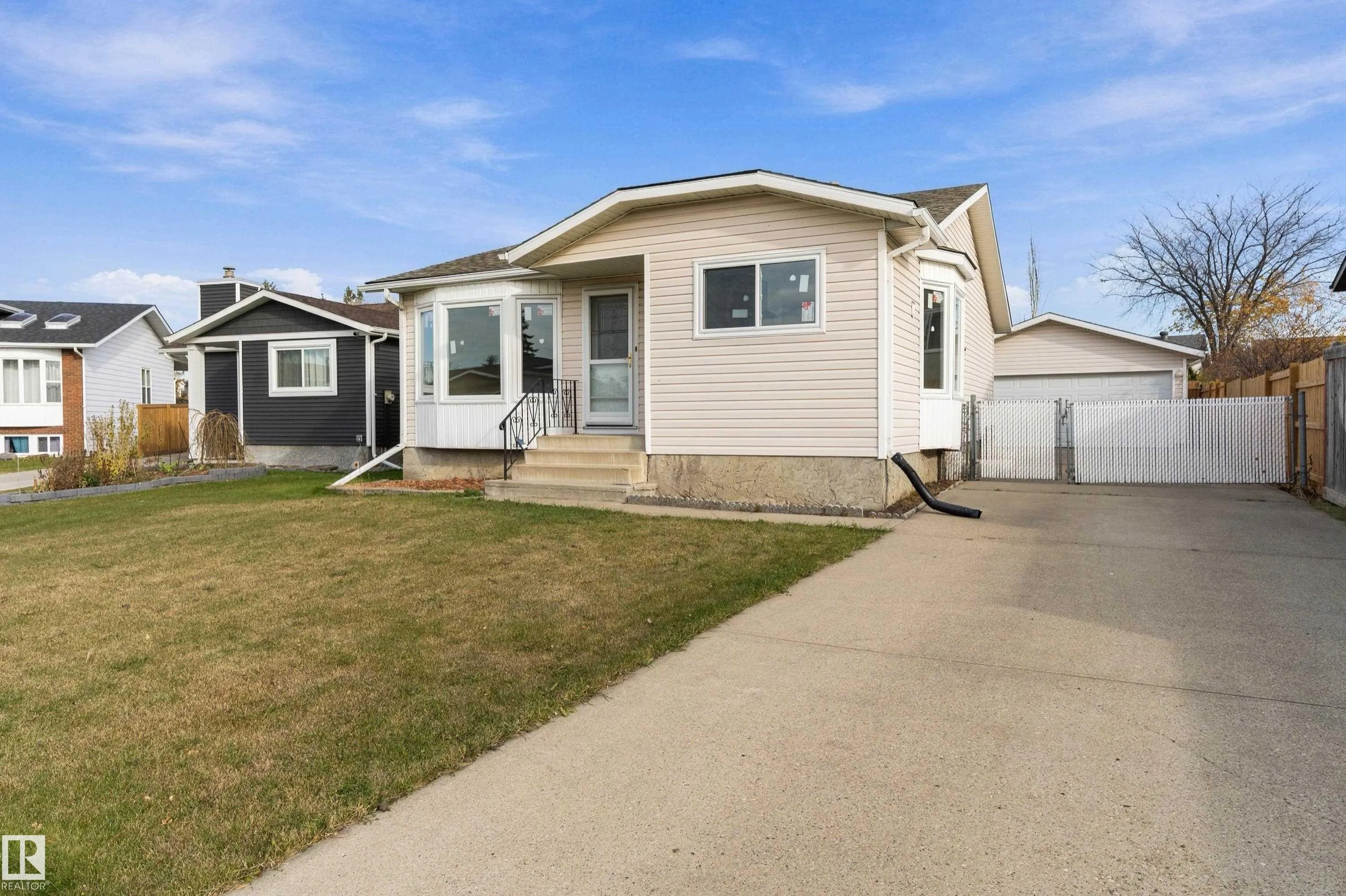 156 DUNLUCE Road