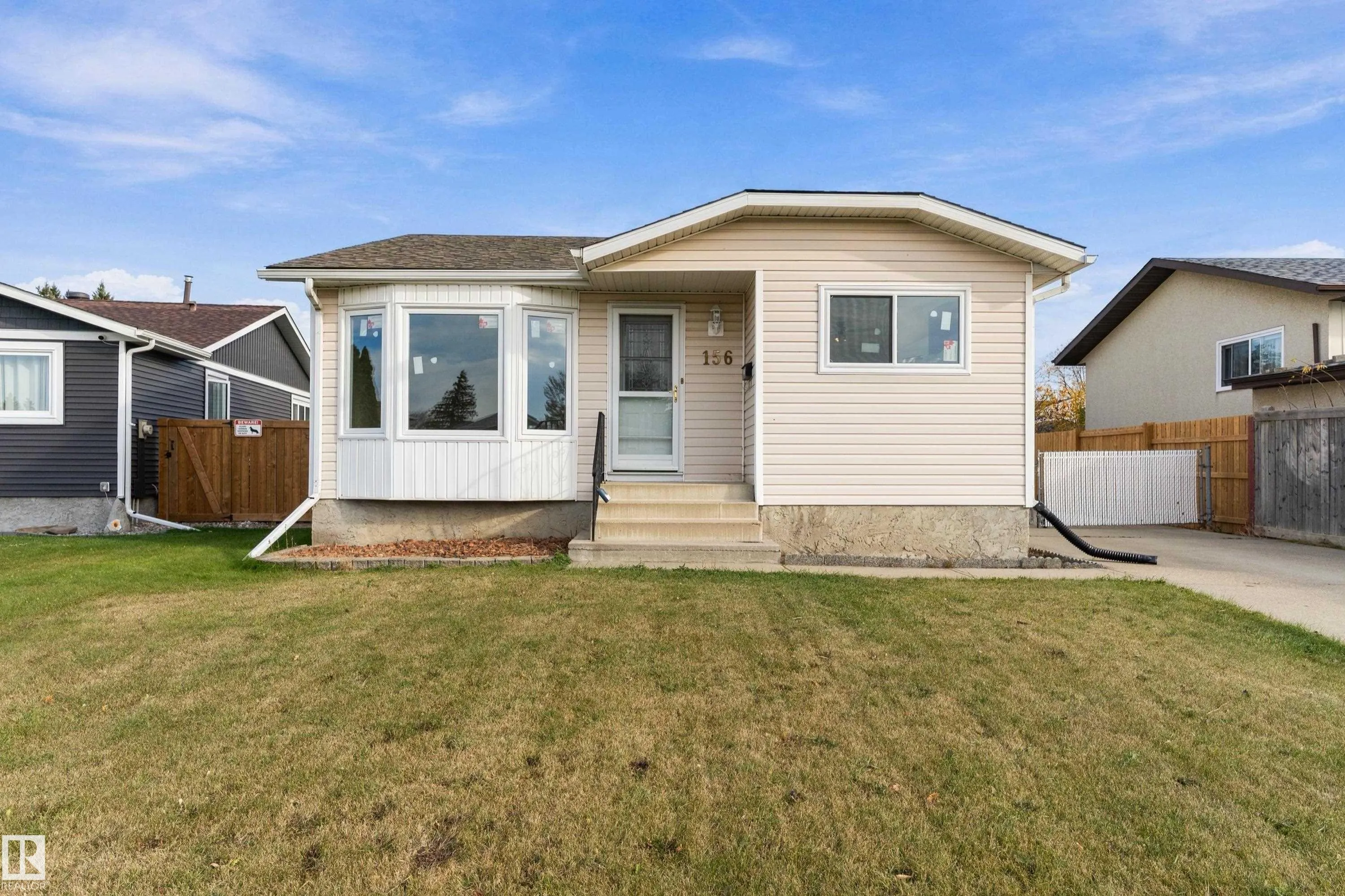 156 DUNLUCE Road