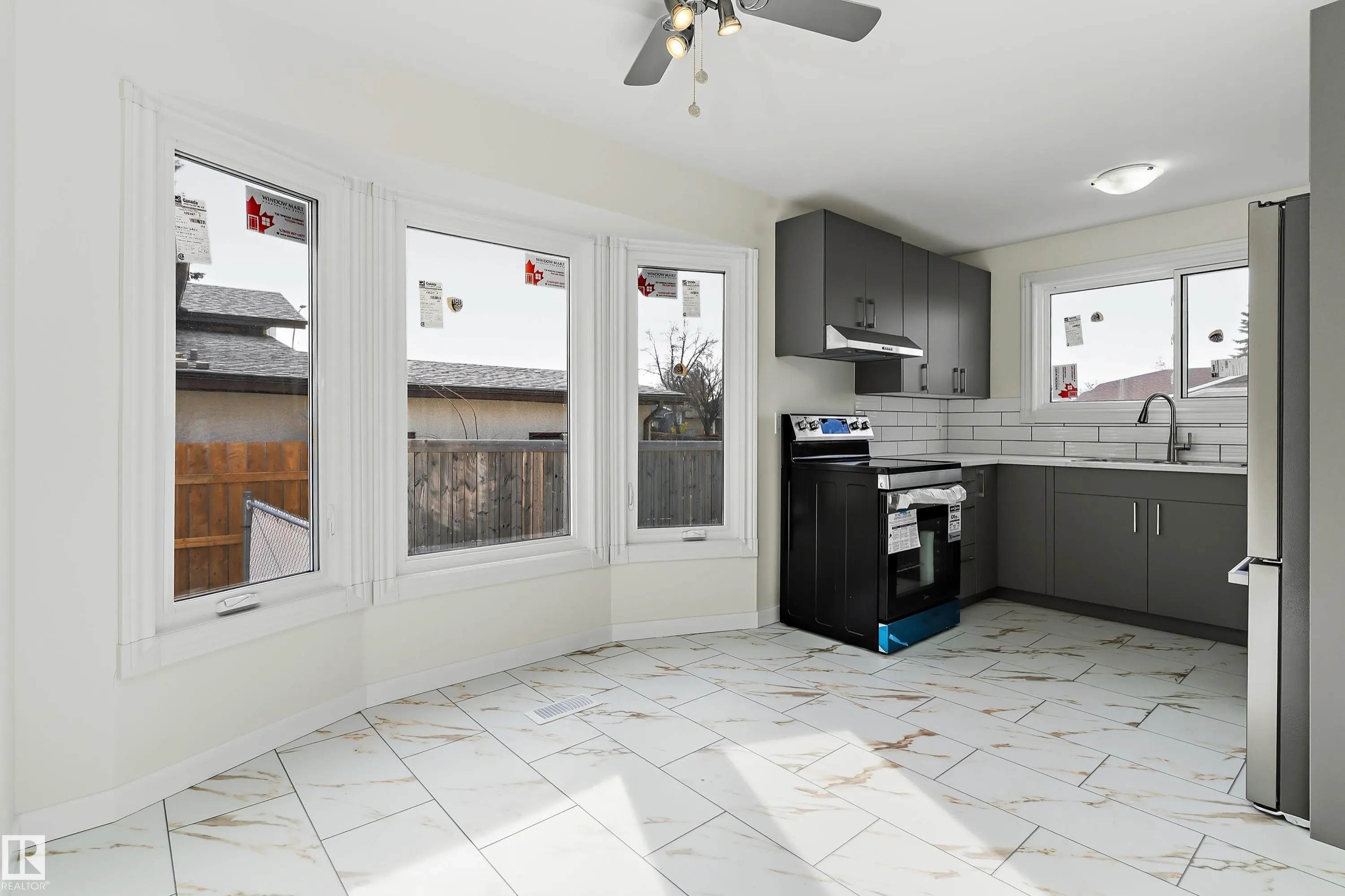 156 DUNLUCE Road