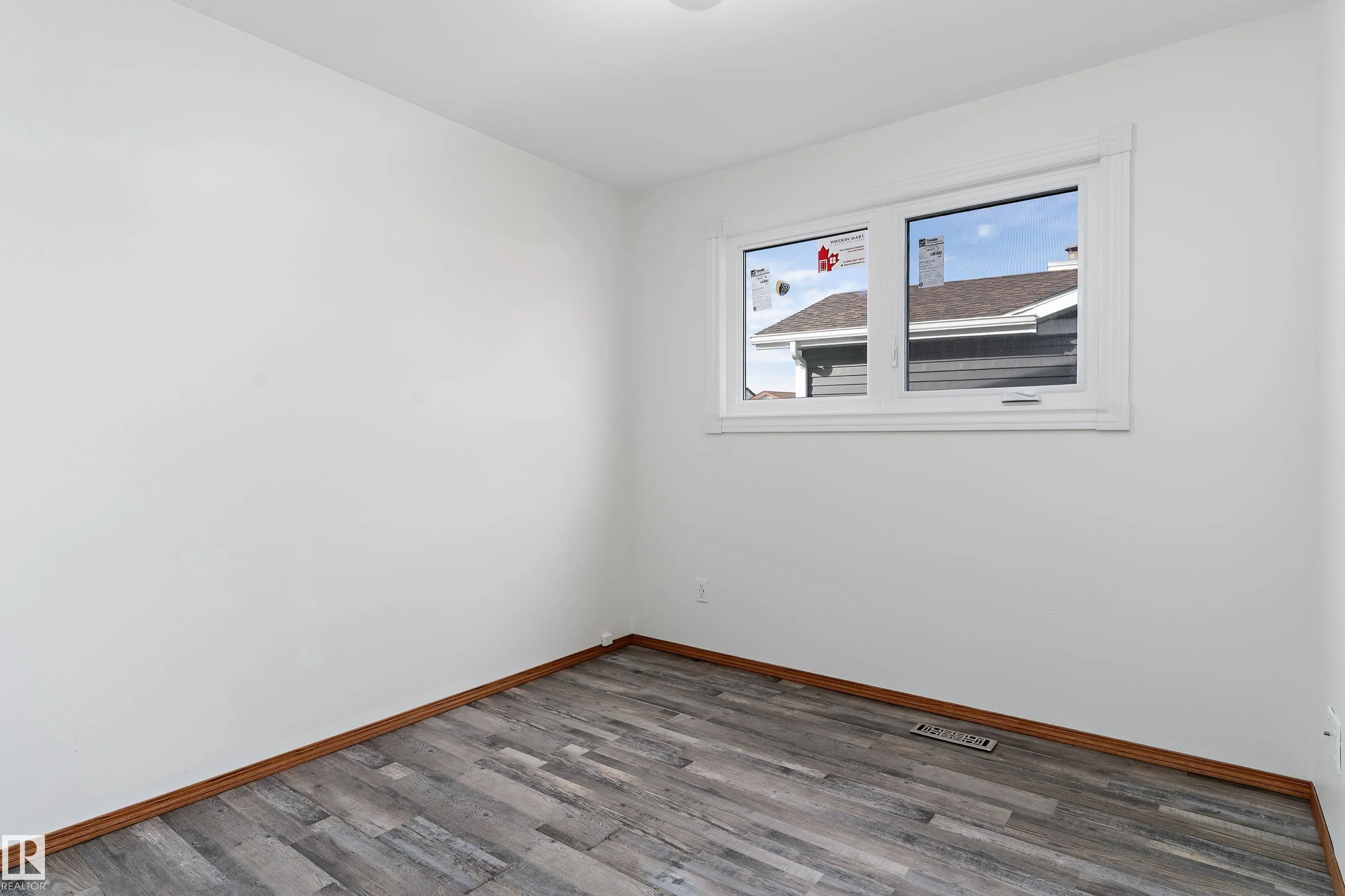 156 DUNLUCE Road