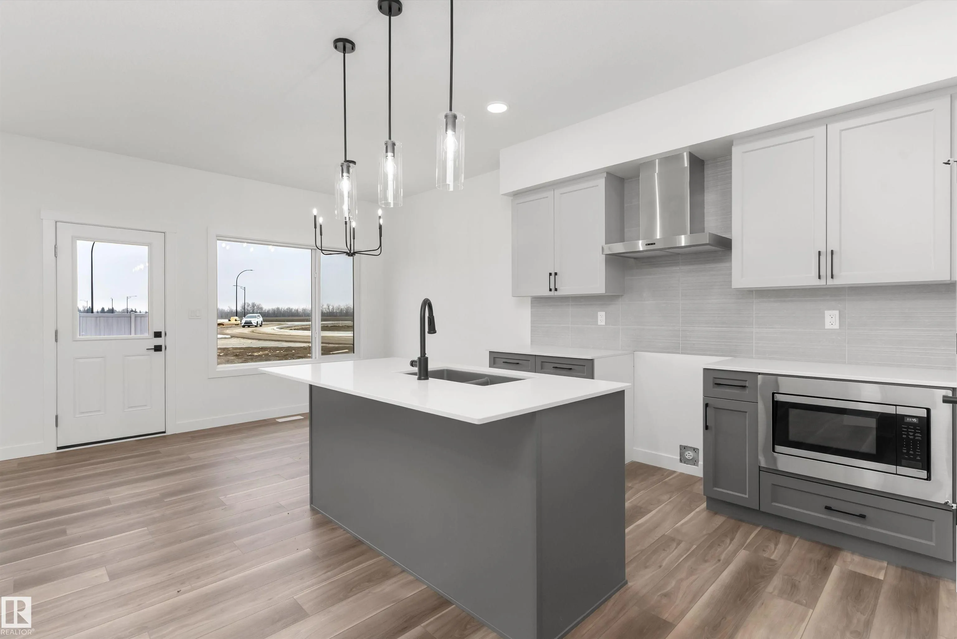 54 EMERSON Landing