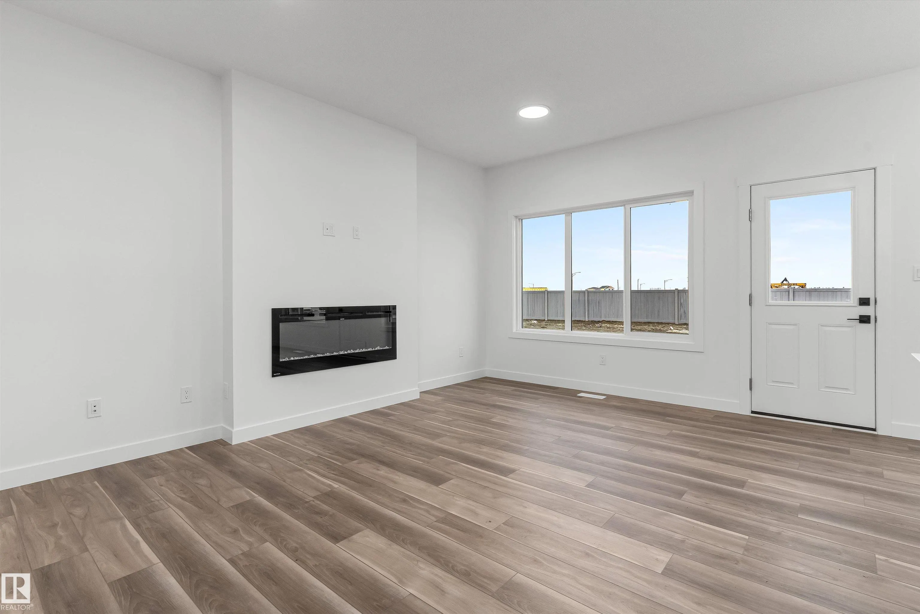 54 EMERSON Landing