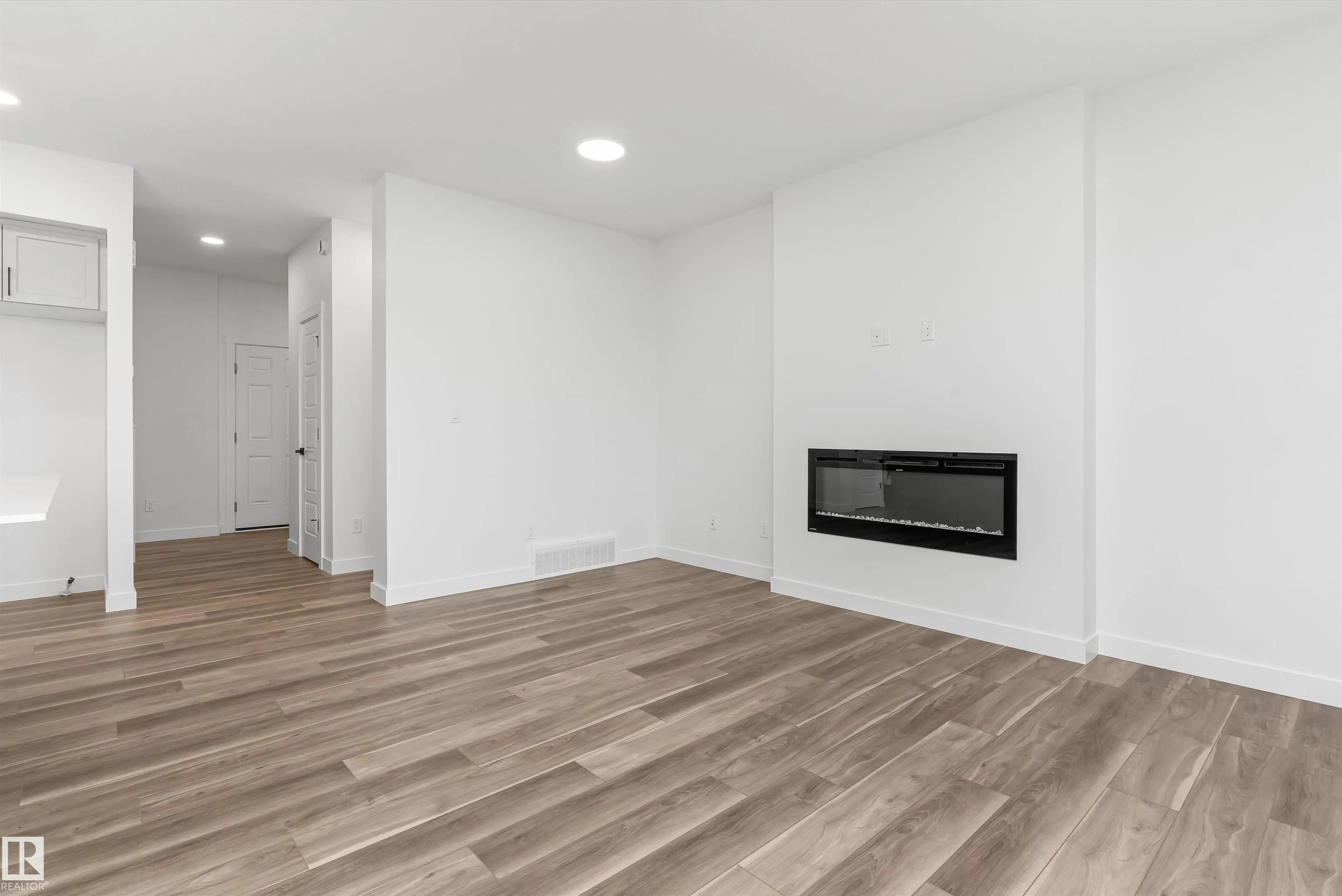 54 EMERSON Landing