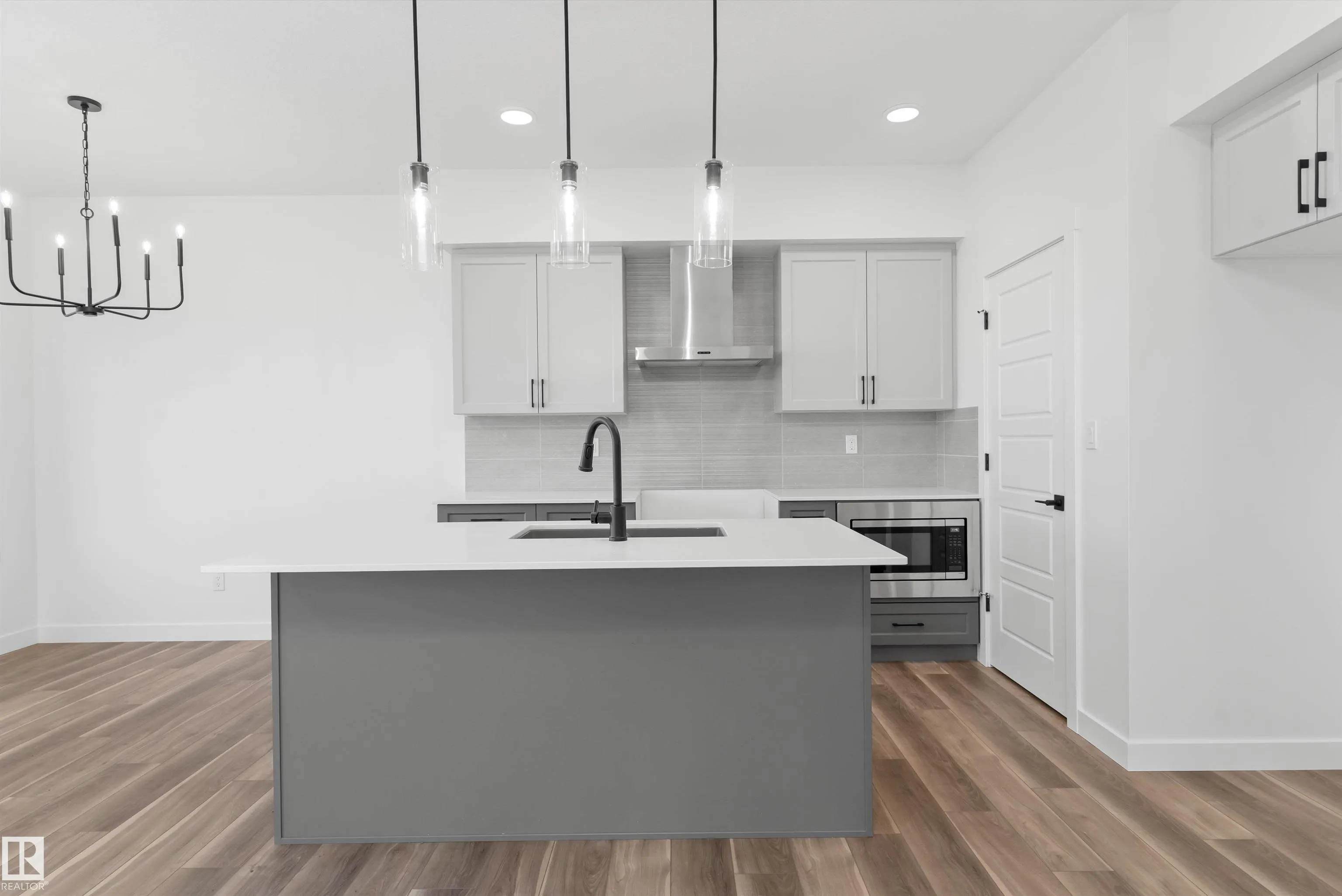 54 EMERSON Landing