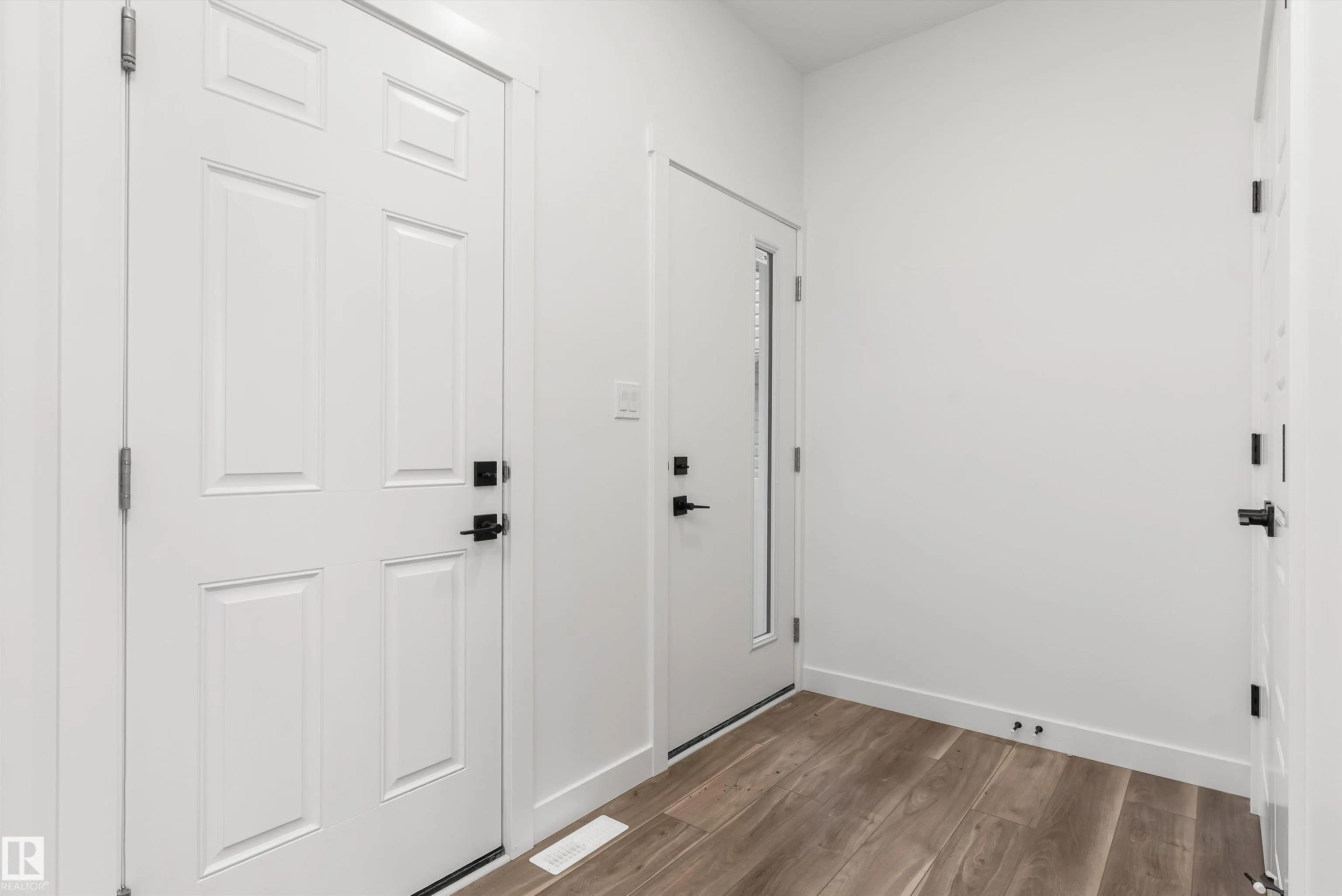 54 EMERSON Landing