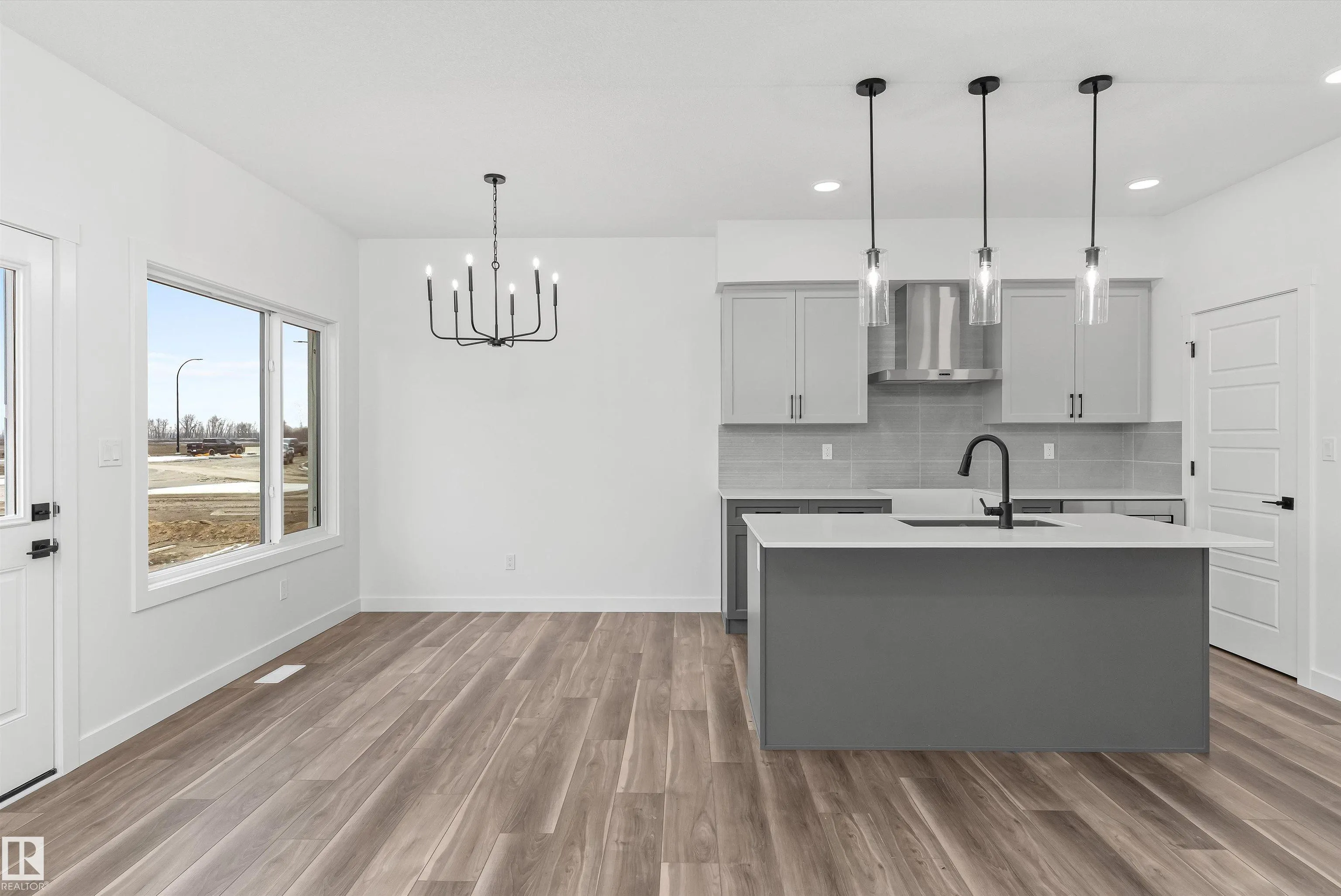 54 EMERSON Landing