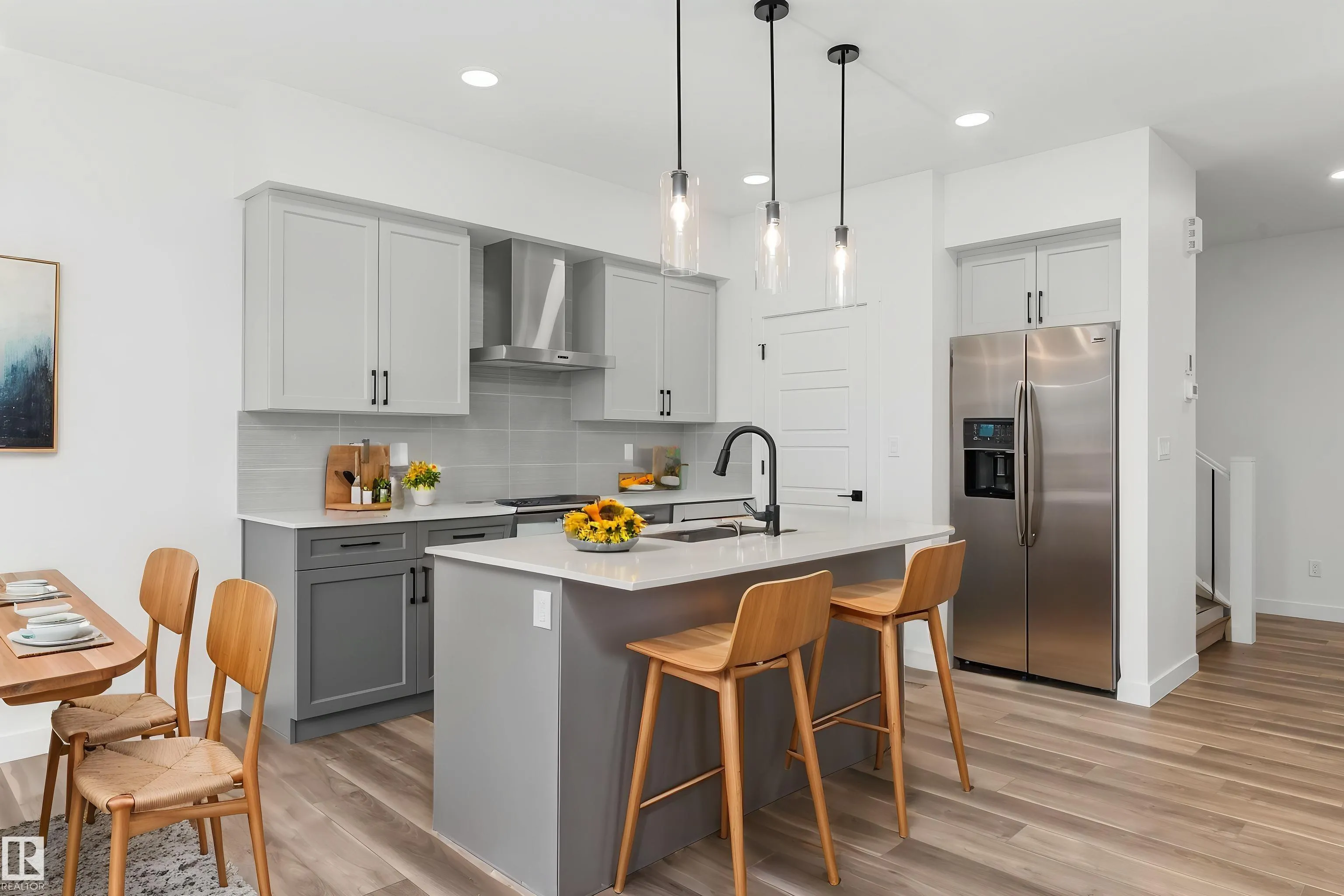 54 EMERSON Landing