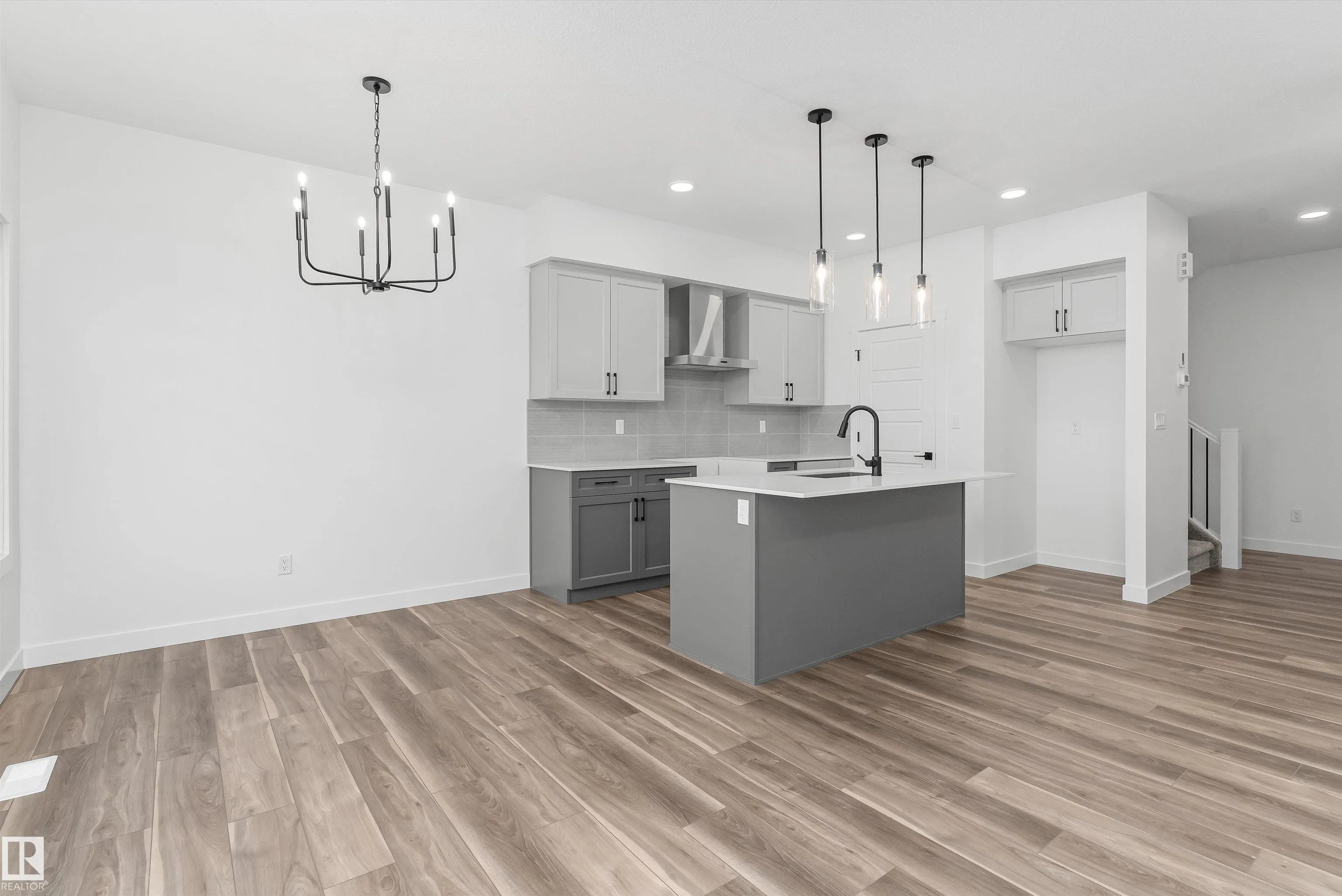 54 EMERSON Landing